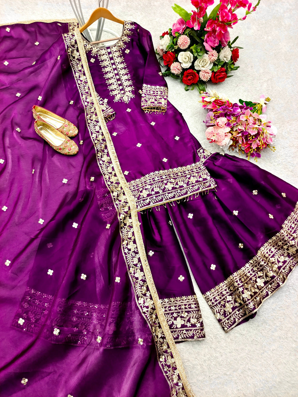 डिज़ाइनर पार्टी वियर टॉप-सररा और खूबसूरत दुपट्टा सेट