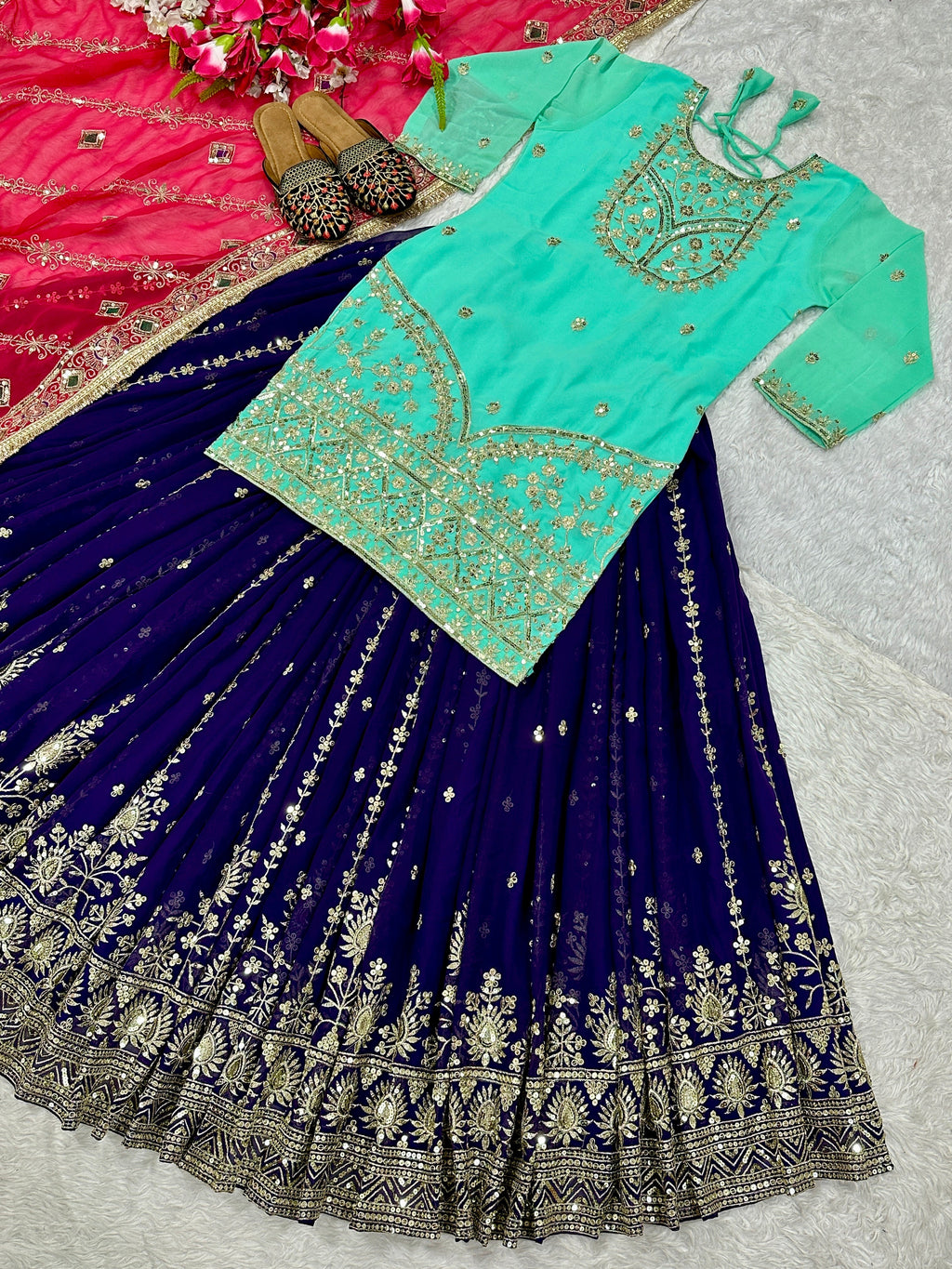 नए फैंसी स्टाइल में डिज़ाइनर पार्टी वियर लहंगा-टॉप 