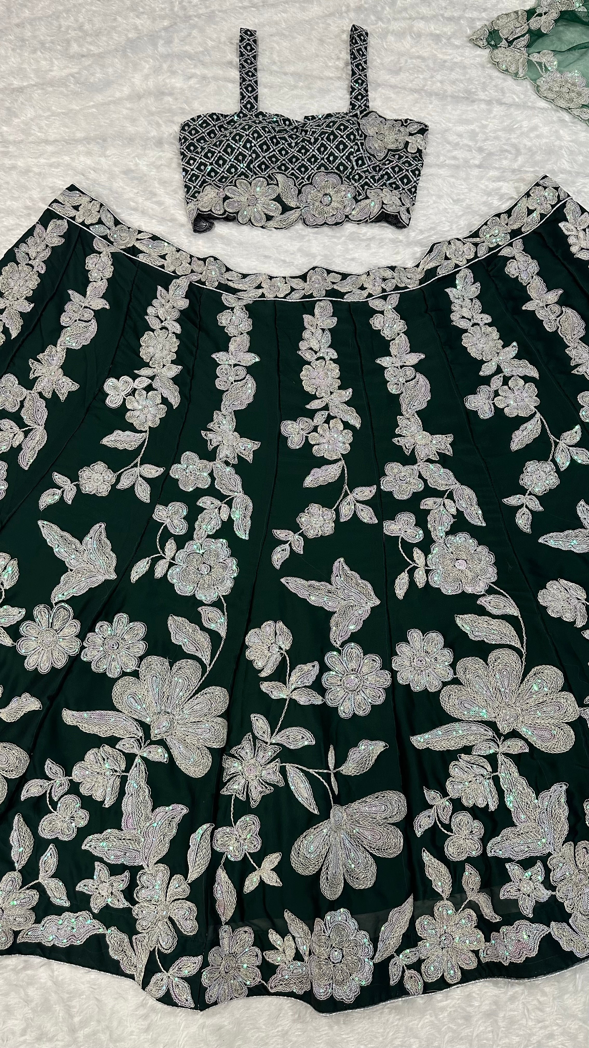 रेनबो सीक्वेंस वर्क के साथ डिज़ाइनर पार्टी वियर लहंगा चोली