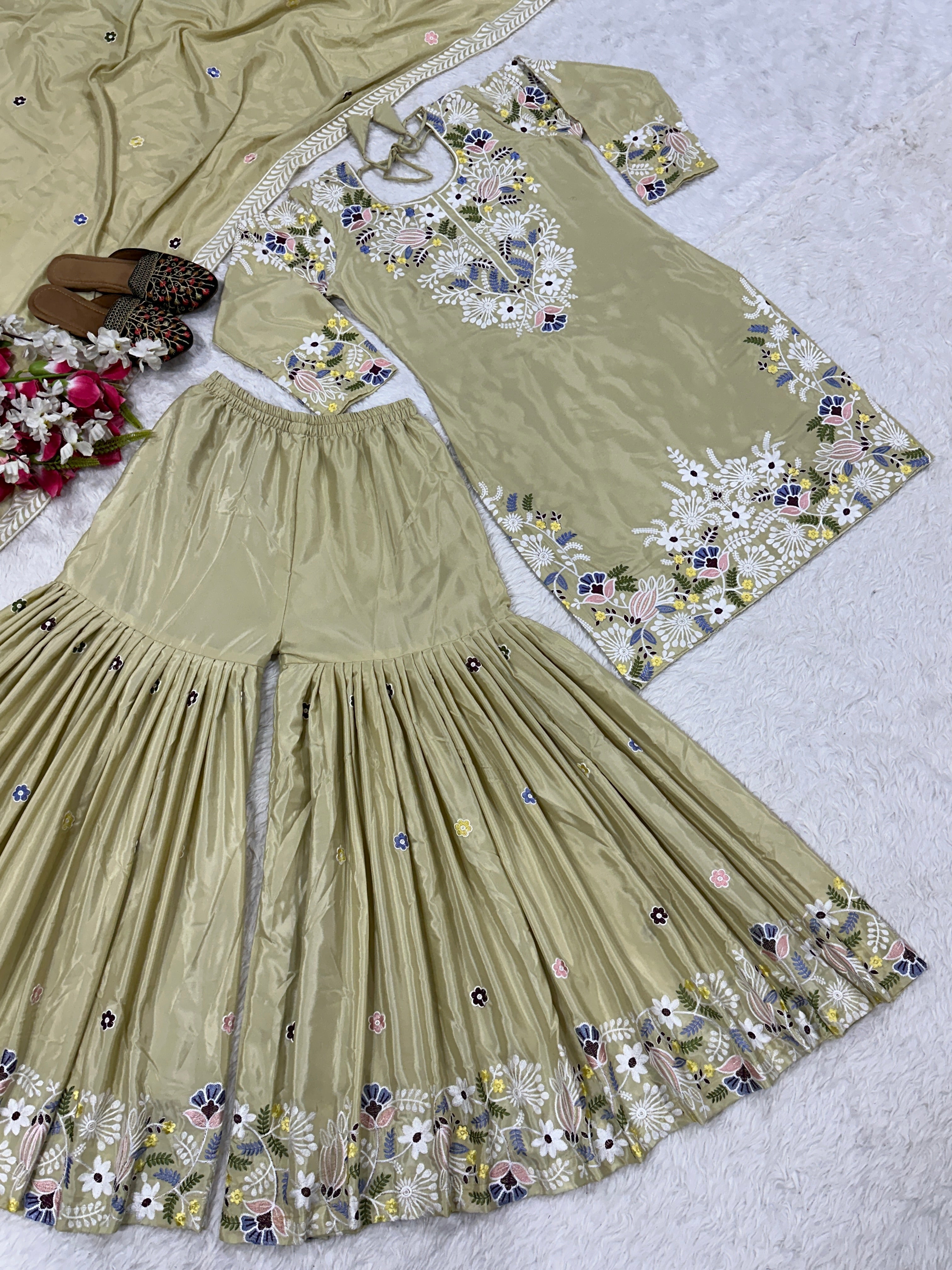 डिज़ाइनर पार्टी वियर लुक टॉप, शरारा प्लाज़ो और दुपट्टा