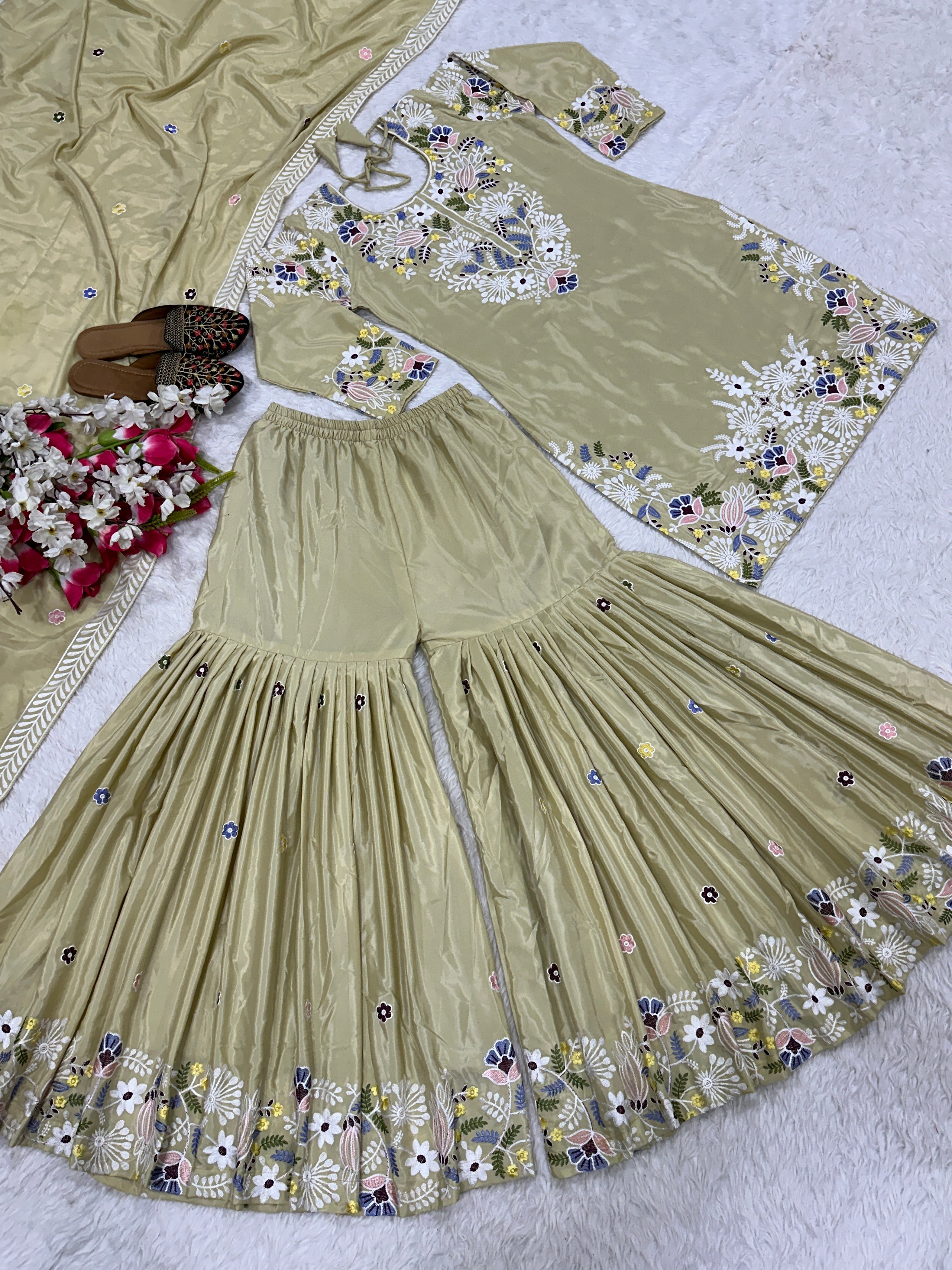 डिज़ाइनर पार्टी वियर लुक टॉप, शरारा प्लाज़ो और दुपट्टा