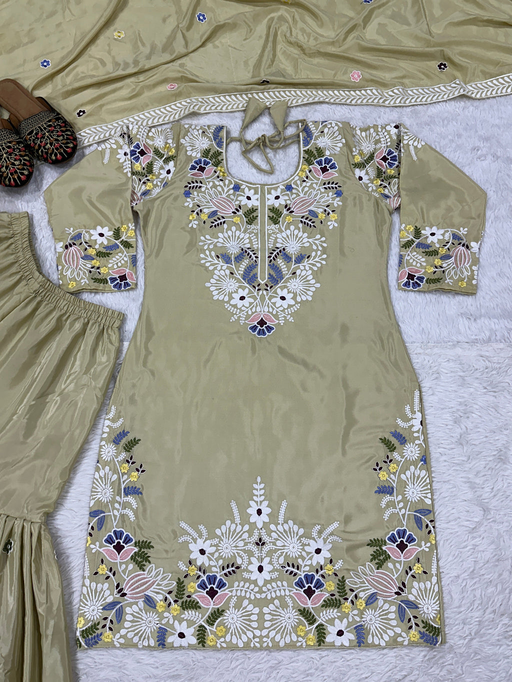 डिज़ाइनर पार्टी वियर लुक टॉप, शरारा प्लाज़ो और दुपट्टा