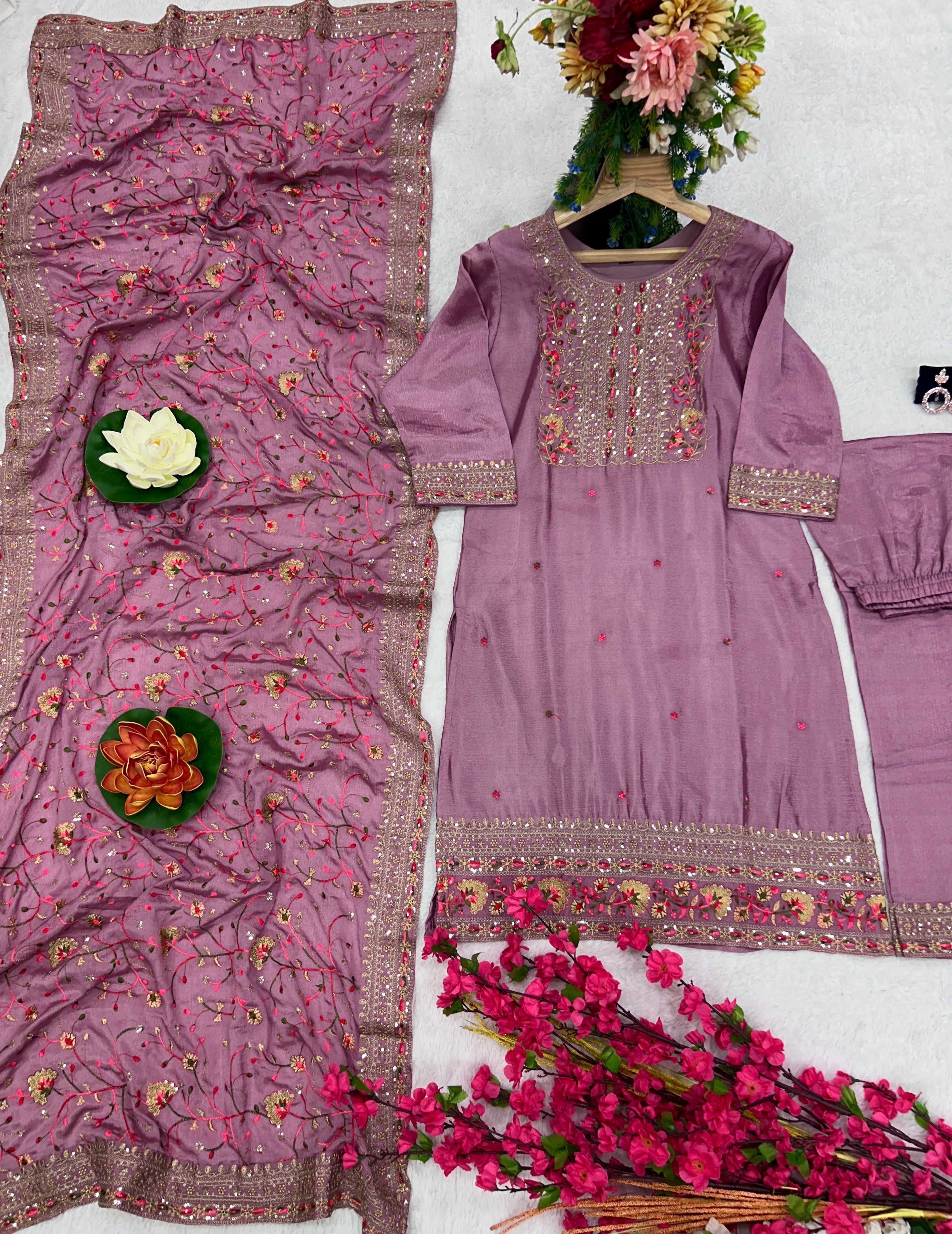 पार्टी वियर खूबसूरत सूट-पेंट और फैंसी दुपट्टा