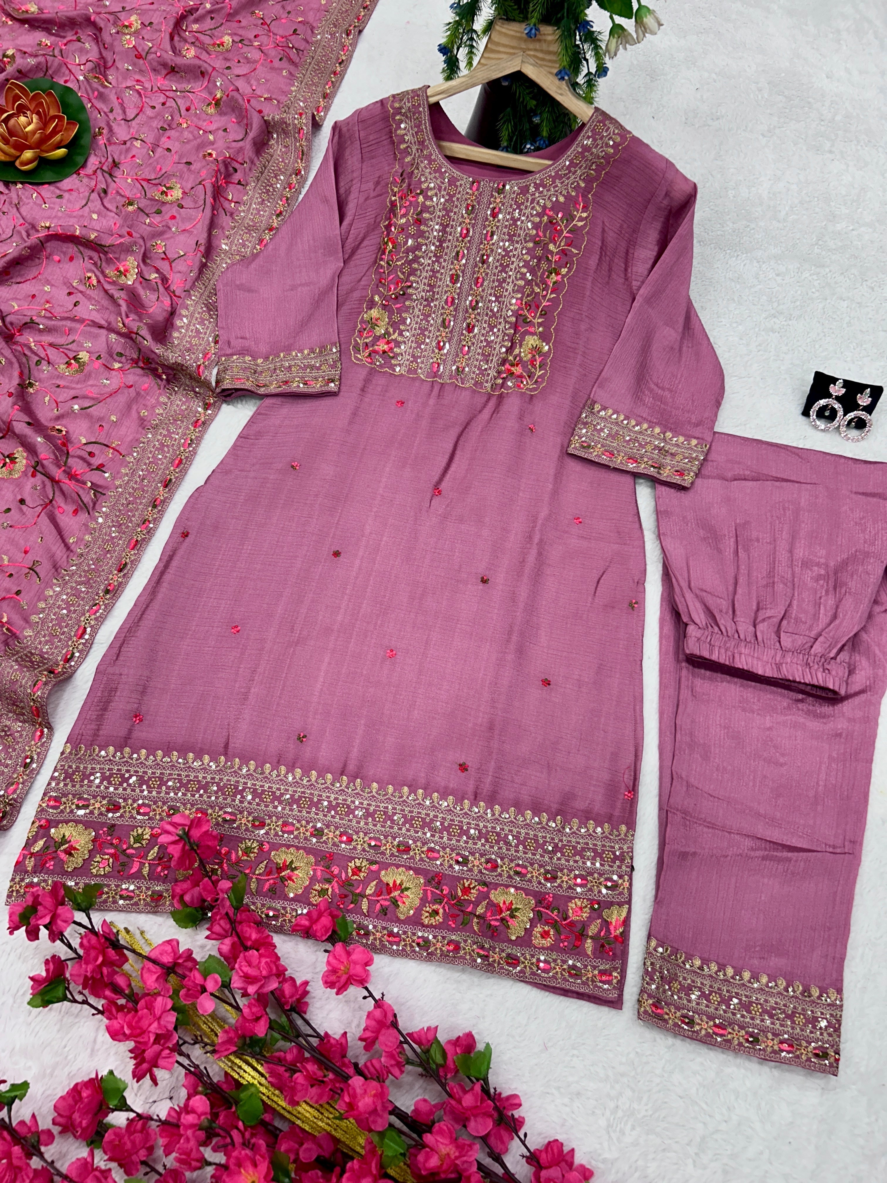 पार्टी वियर खूबसूरत सूट-पेंट और फैंसी दुपट्टा