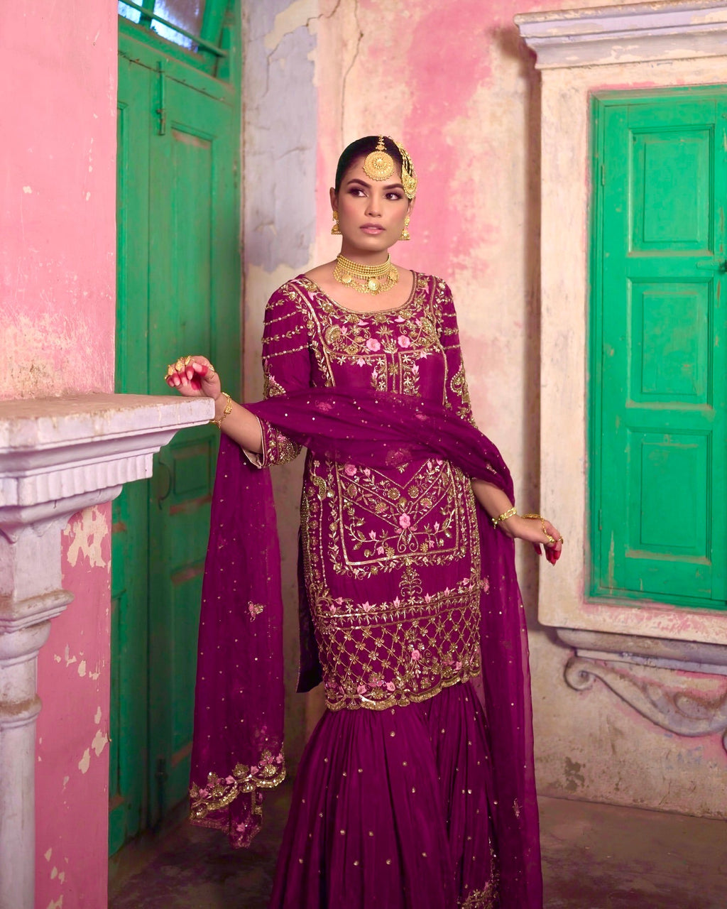 पार्टी वियर खूबसूरत टॉप-बॉटम और फैंसी दुपट्टा