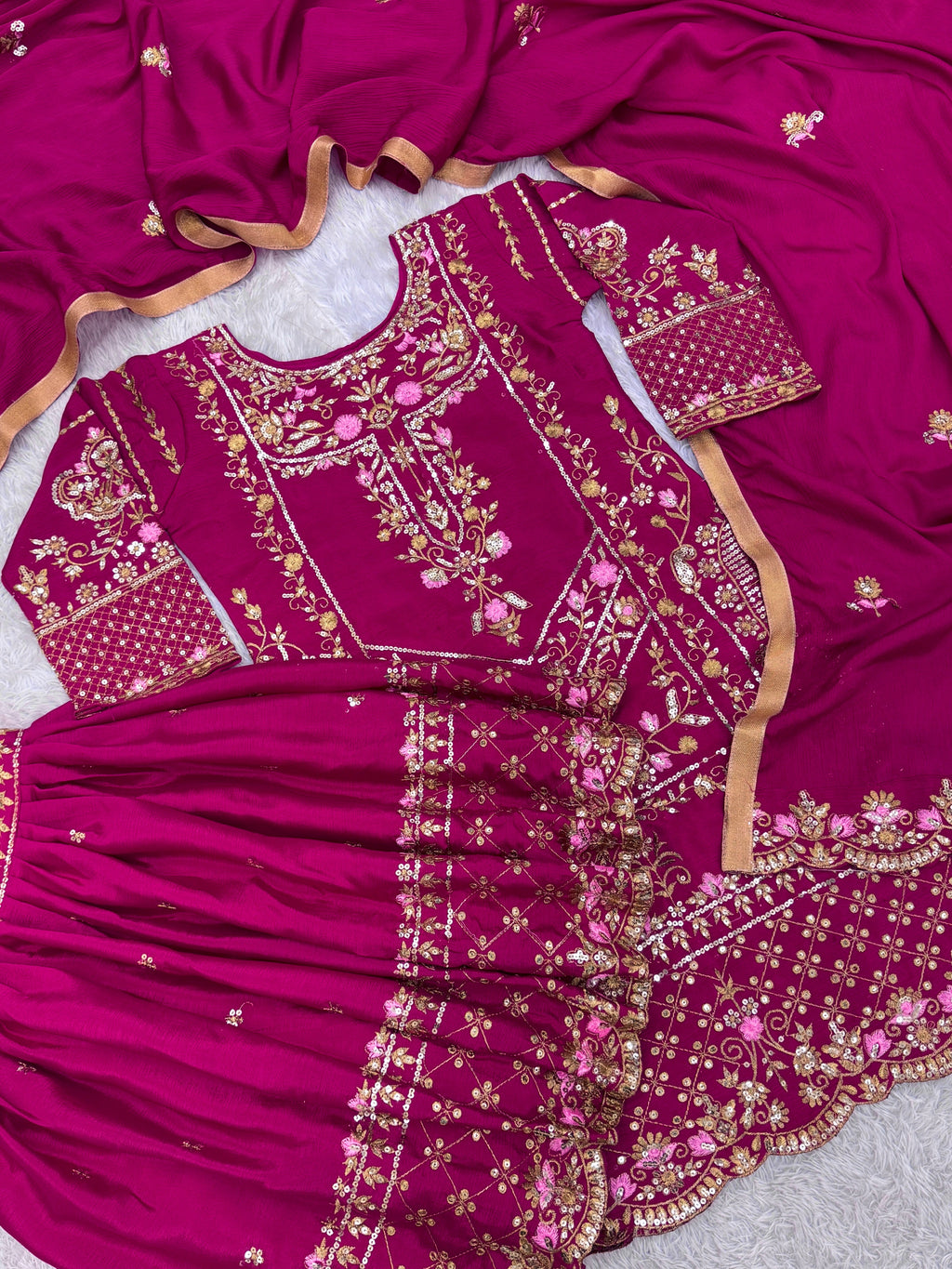 पार्टी वियर खूबसूरत टॉप-बॉटम और फैंसी दुपट्टा