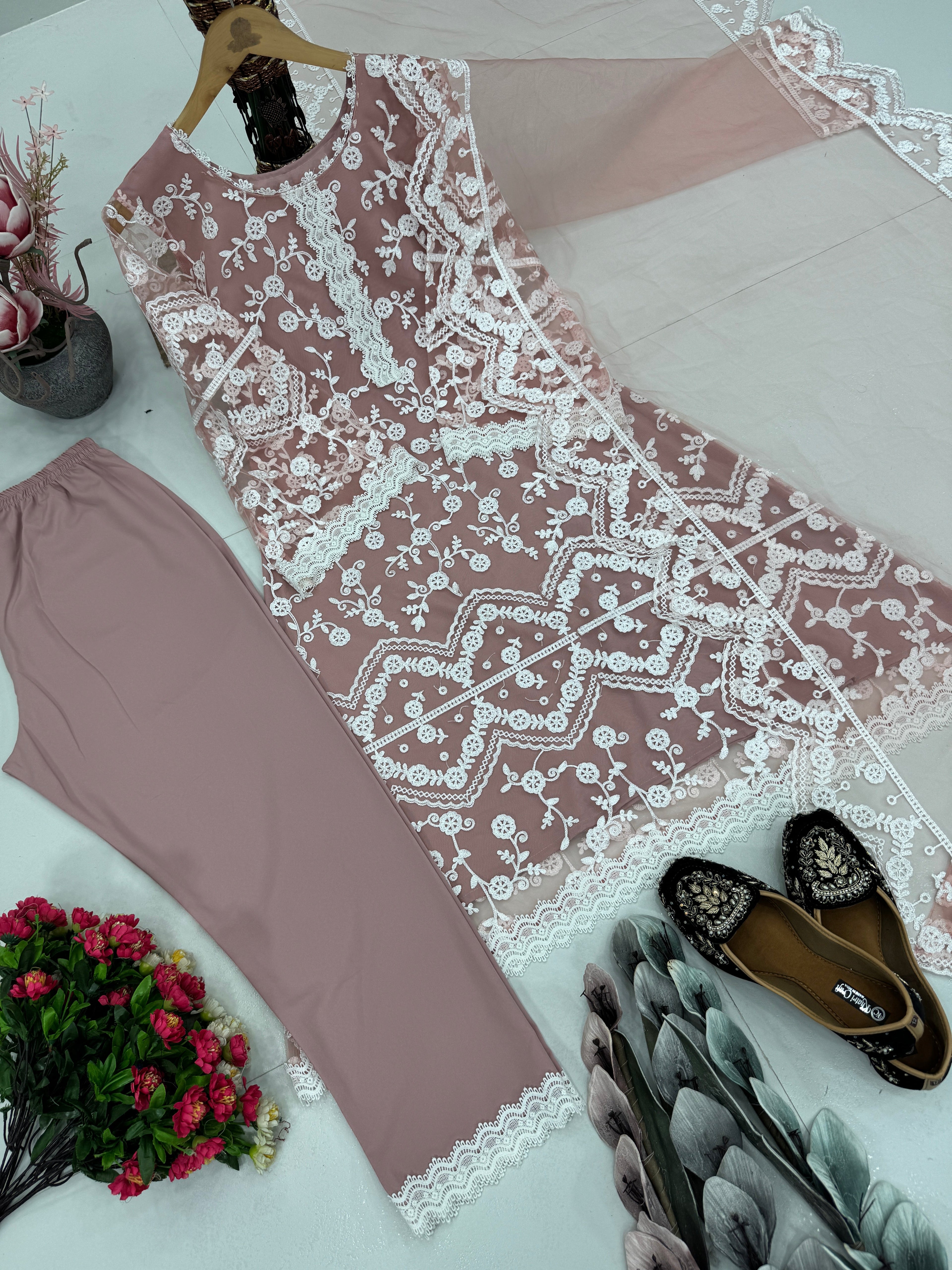 कढ़ाई के काम के साथ डिज़ाइनर पार्टी वियर टॉप प्लाज़ो और दुपट्टा