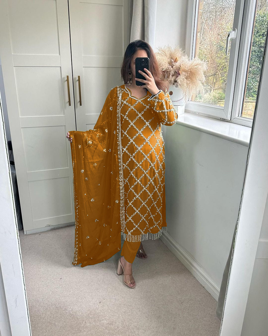 पार्टी वियर सुंदर टॉप बॉटम और फैंसी दुपट्टा