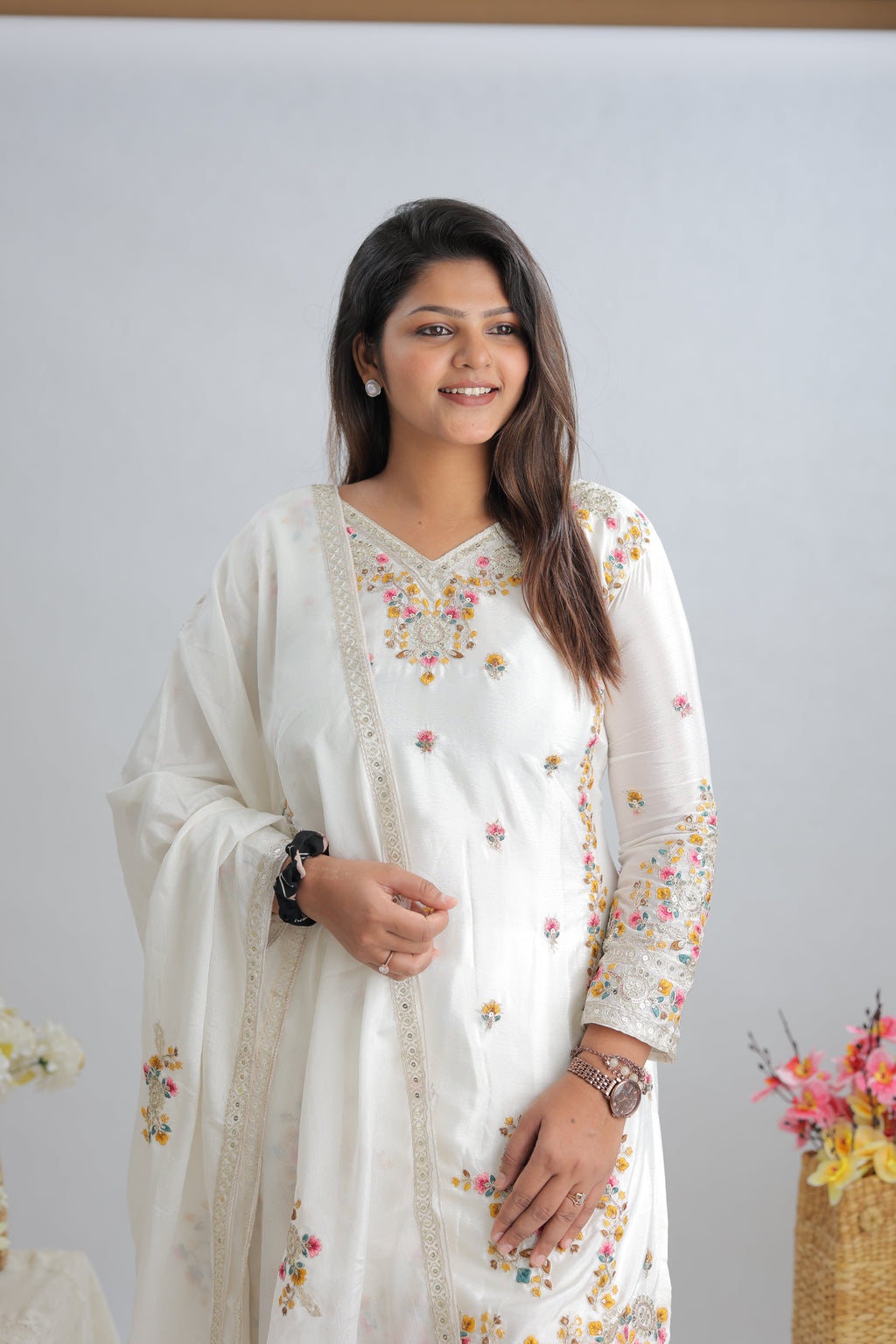 पार्टी वियर खूबसूरत टॉप-सररा और फैंसी दुपट्टा