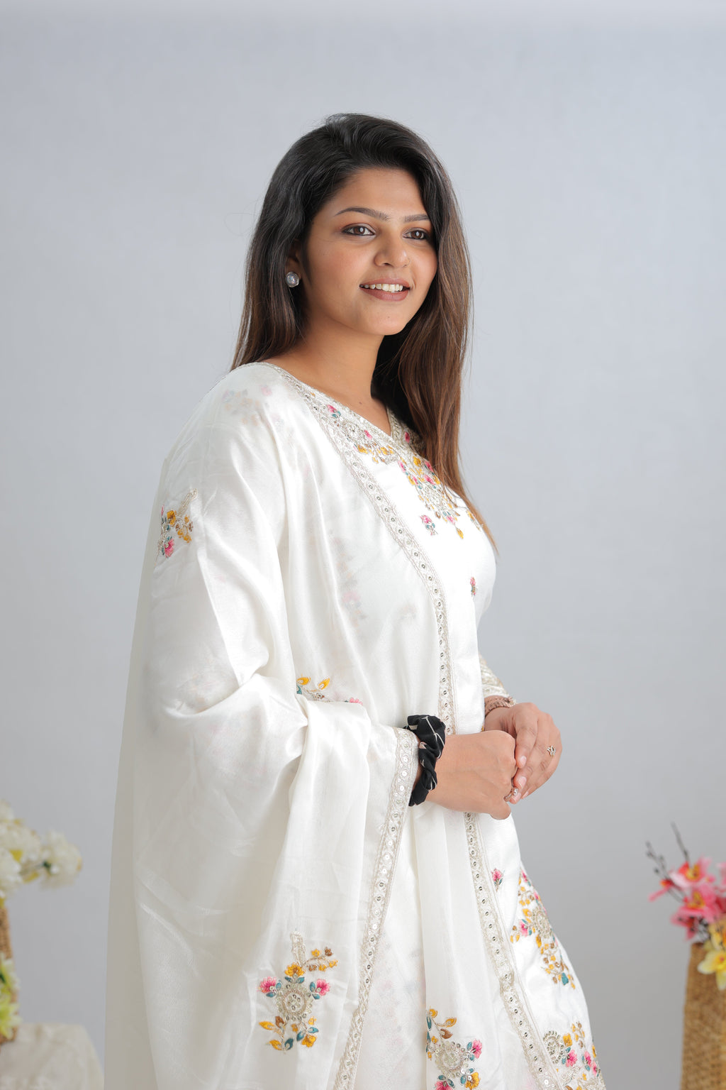 पार्टी वियर खूबसूरत टॉप-सररा और फैंसी दुपट्टा