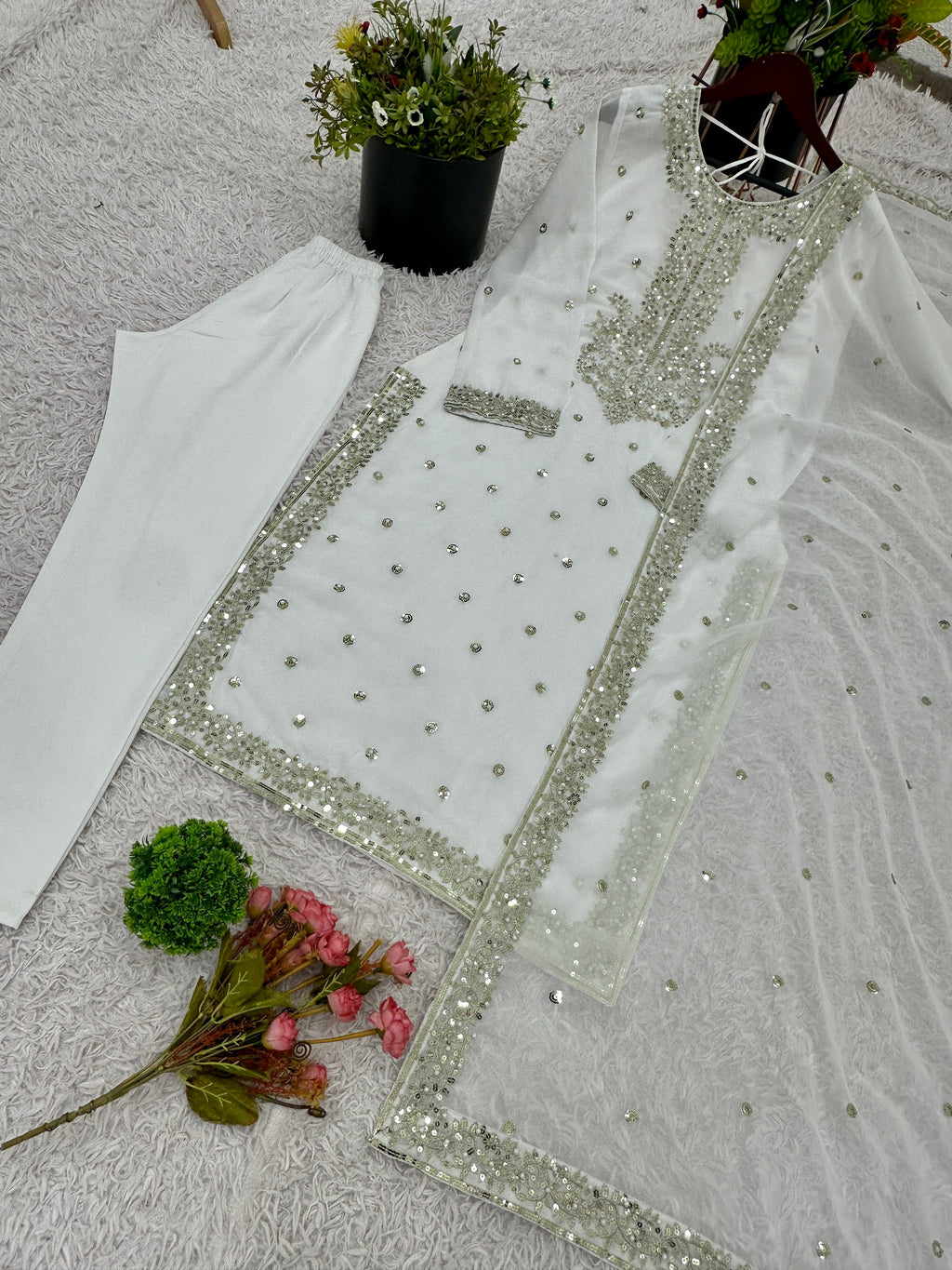 डिज़ाइनर पार्टी वियर लुक फैंसी टॉप-दुपट्टा शरारा