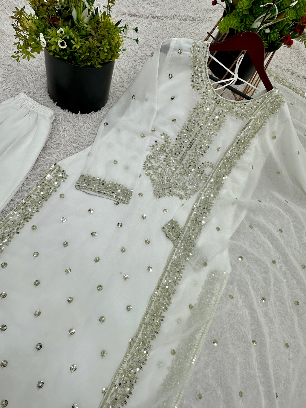 डिज़ाइनर पार्टी वियर लुक फैंसी टॉप-दुपट्टा शरारा