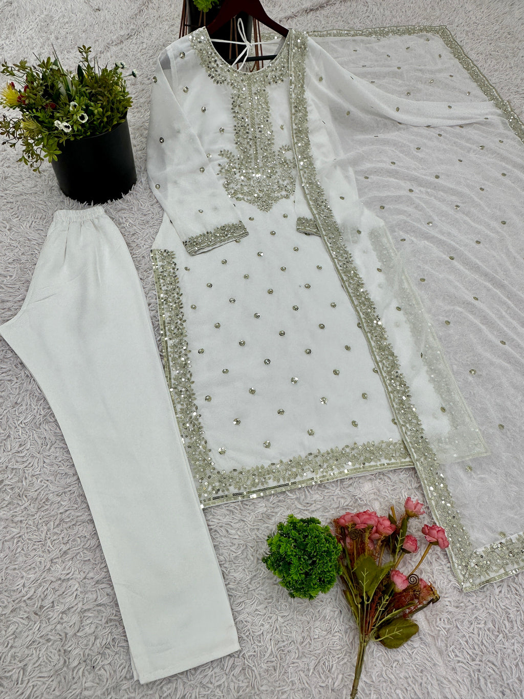 डिज़ाइनर पार्टी वियर लुक फैंसी टॉप-दुपट्टा शरारा