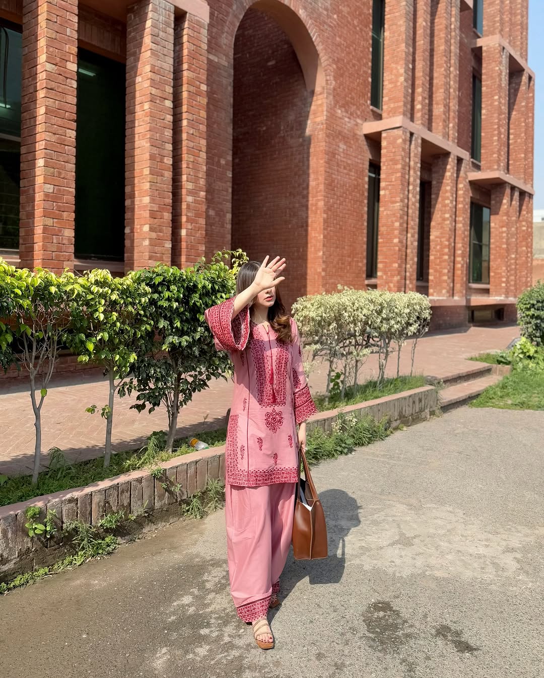 पार्टी वियर डिज़ाइनर टॉप बॉटम रियल मिरर हैंड वर्क के साथ