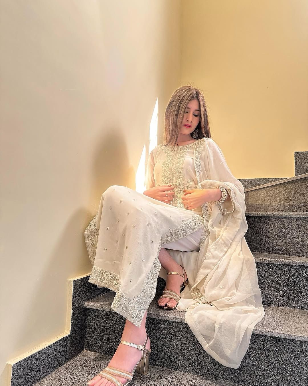 डिज़ाइनर पार्टी वियर लुक फैंसी टॉप-दुपट्टा शरारा