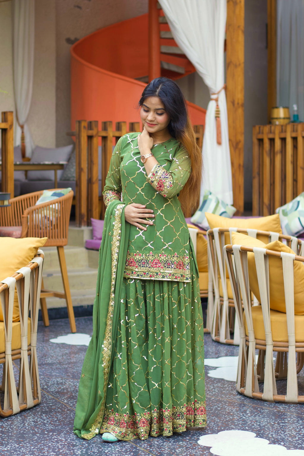 डिज़ाइनर पार्टी वियर लुक टॉप, शरारा प्लाज़ो और दुपट्टा