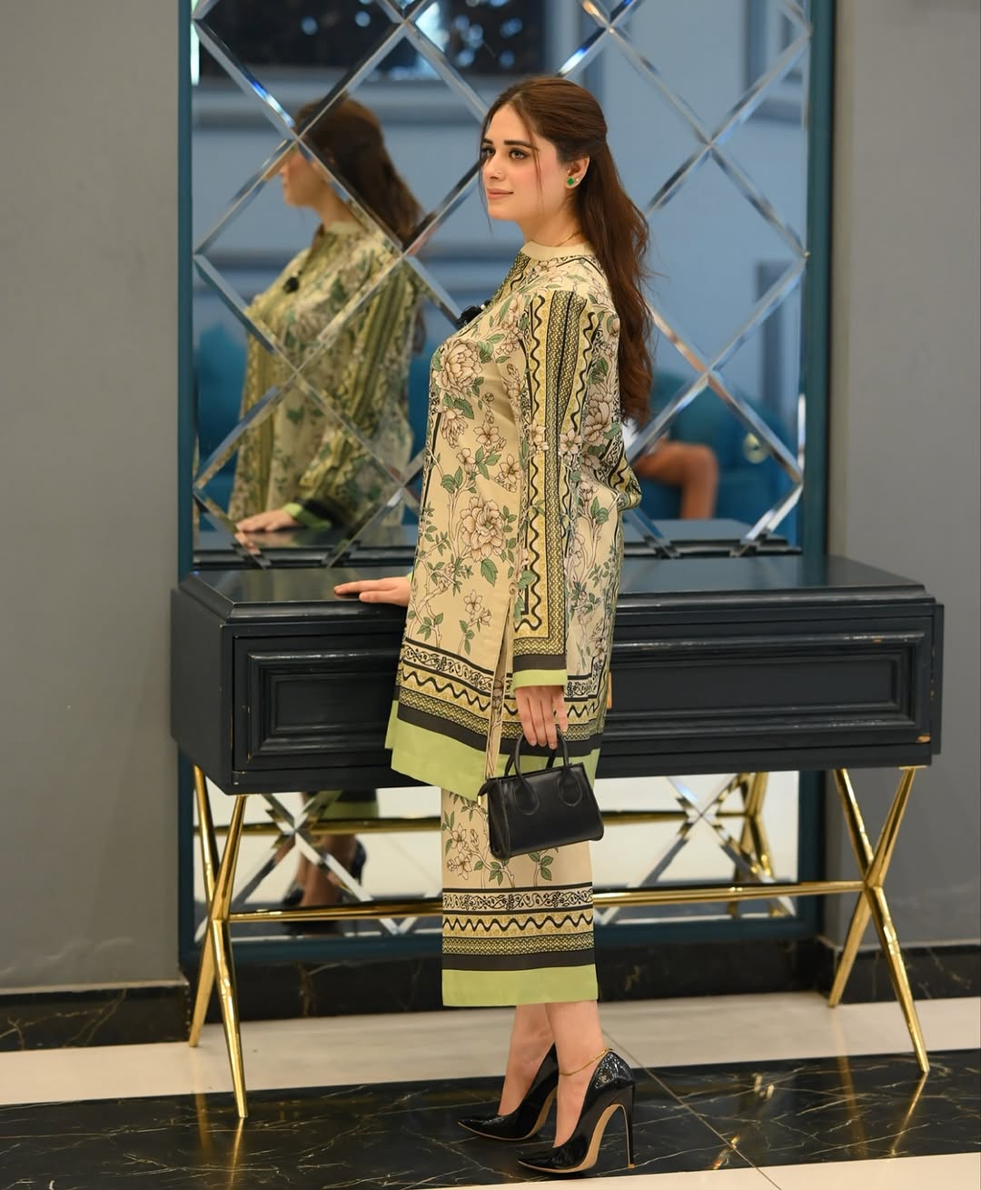 डिज़ाइनर पार्टी वियर लुक टॉप और प्लाज़ो को-ऑर्ड्स सेट