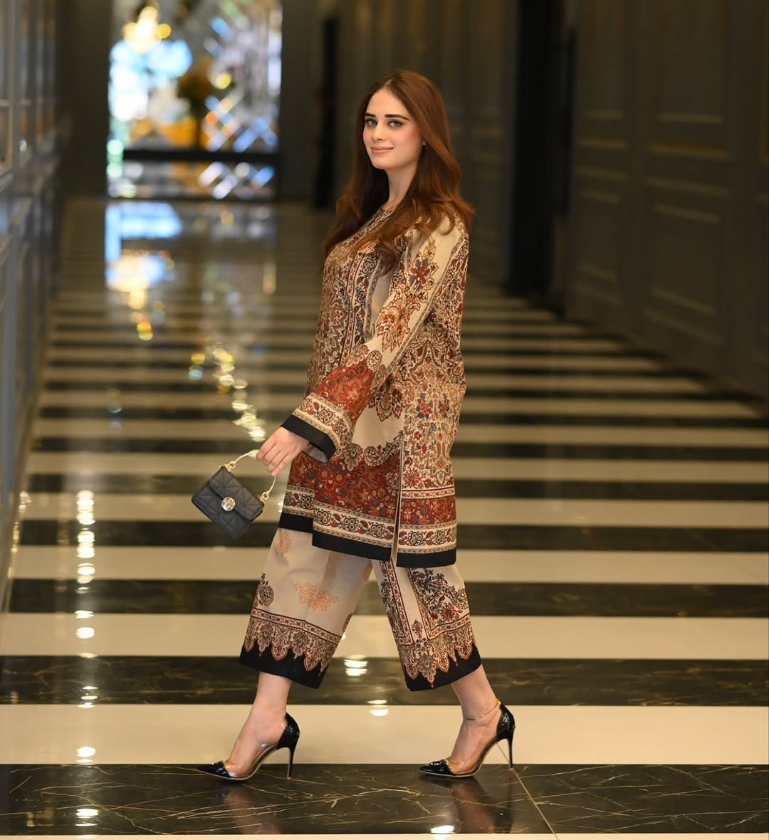 डिज़ाइनर पार्टी वियर लुक टॉप और प्लाज़ो को-ऑर्ड्स सेट