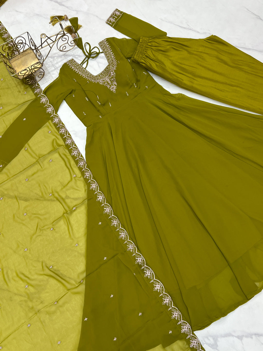 पार्टी वियर लुक अनारकली गाउन पेंट और दुपट्टा