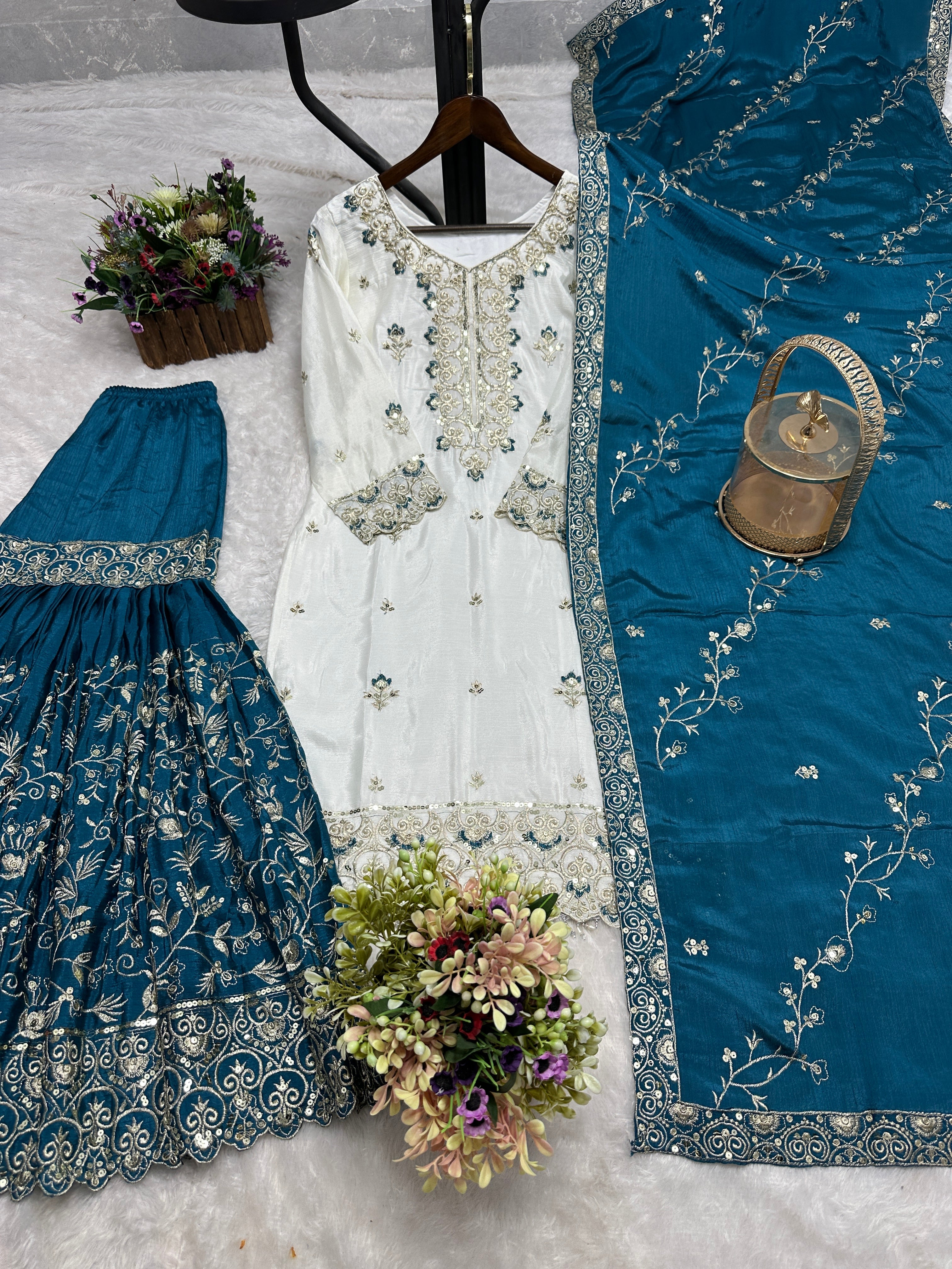 पार्टी में पहनने के लिए सुंदर टॉप और बॉटम दुपट्टे के साथ