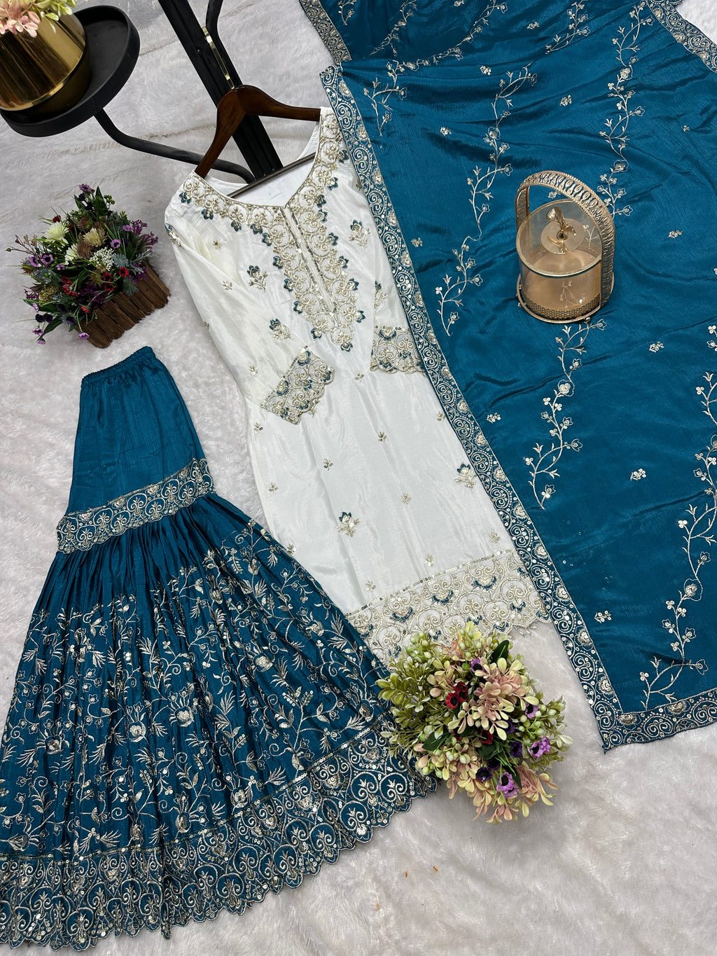 पार्टी में पहनने के लिए सुंदर टॉप और बॉटम दुपट्टे के साथ