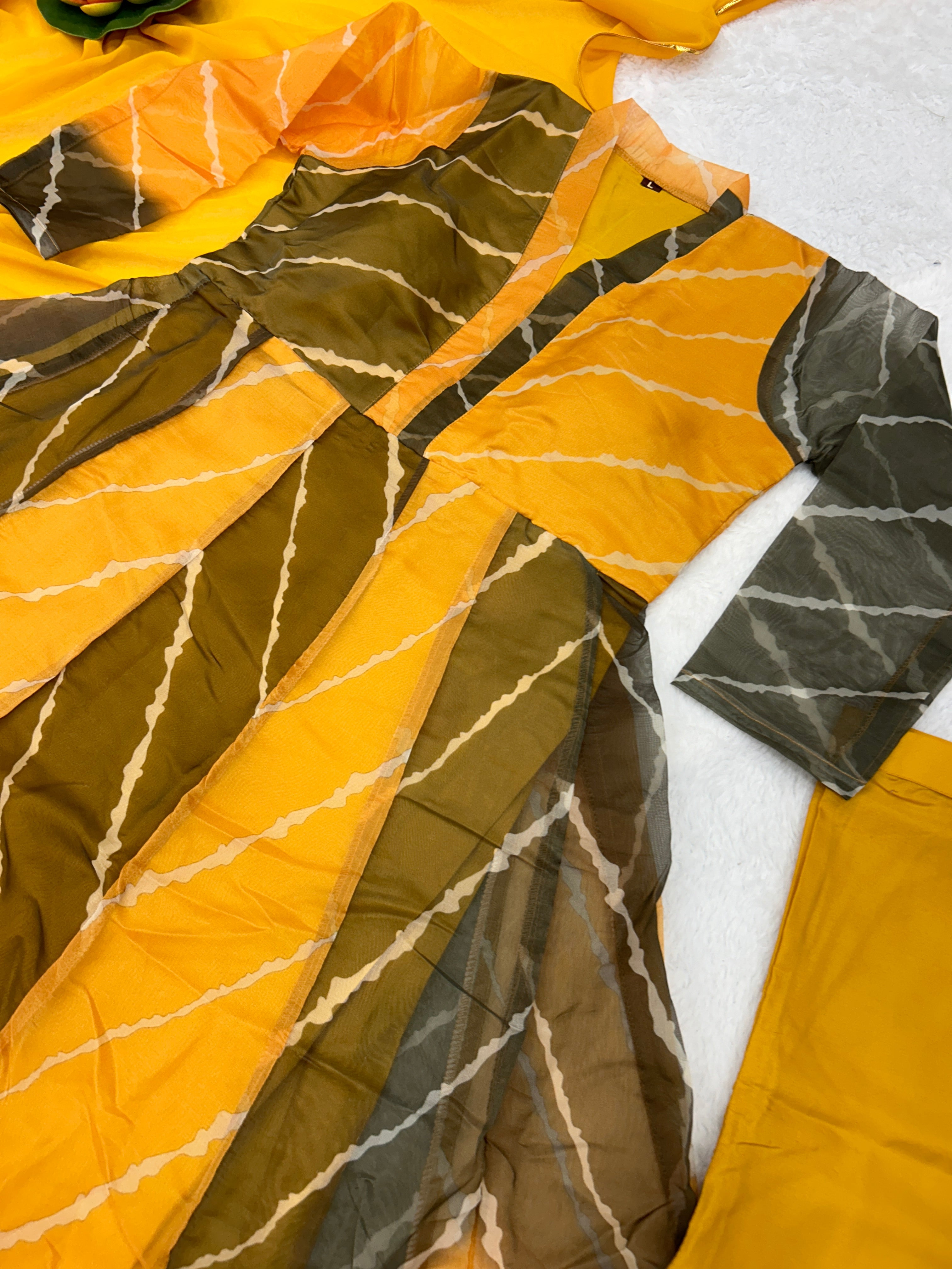 डिज़ाइनर पार्टी वियर अनारकली गाउन, पैंट और दुपट्टा