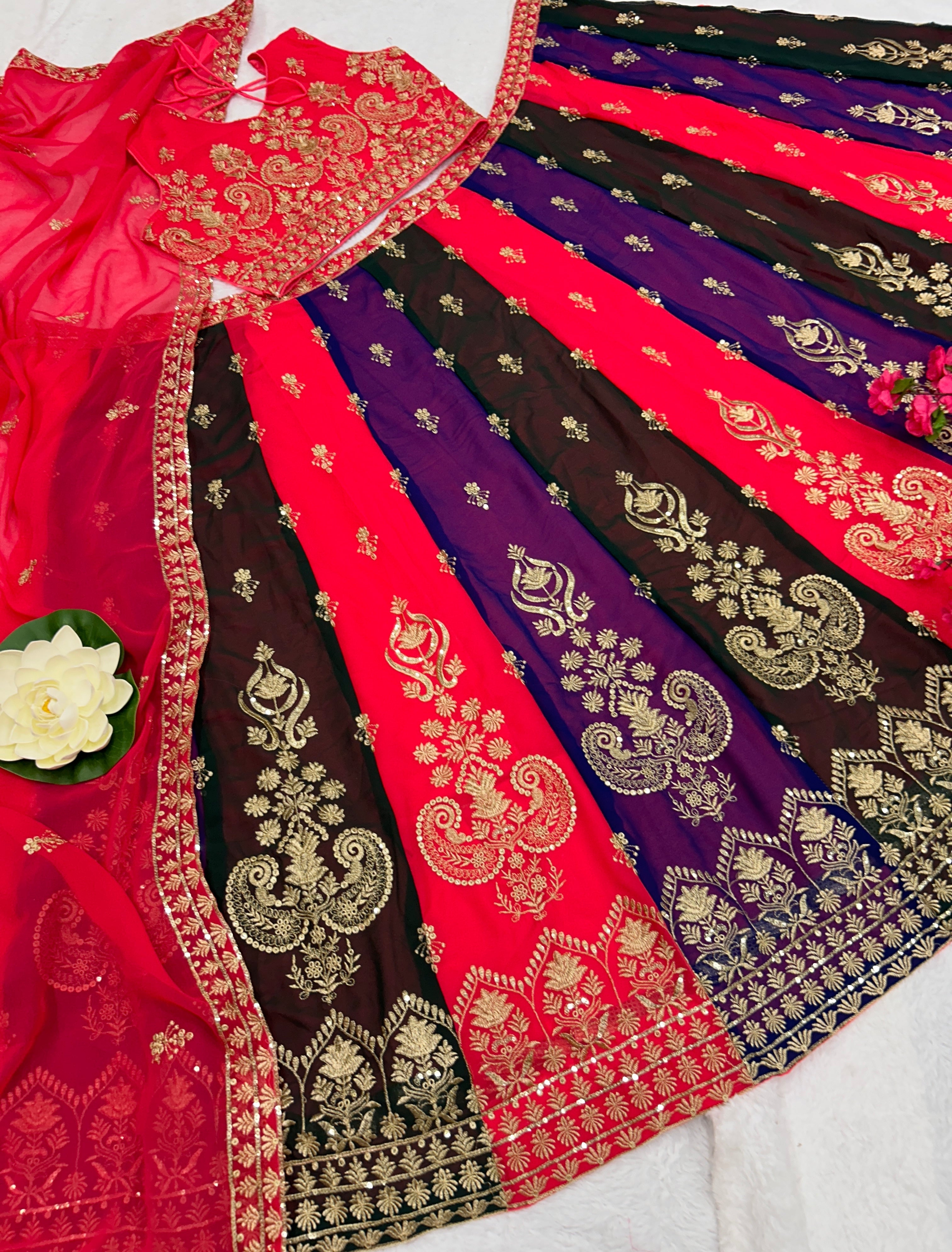 कढ़ाई के काम के साथ डिजाइनर पार्टी वियर लहंगा चोली