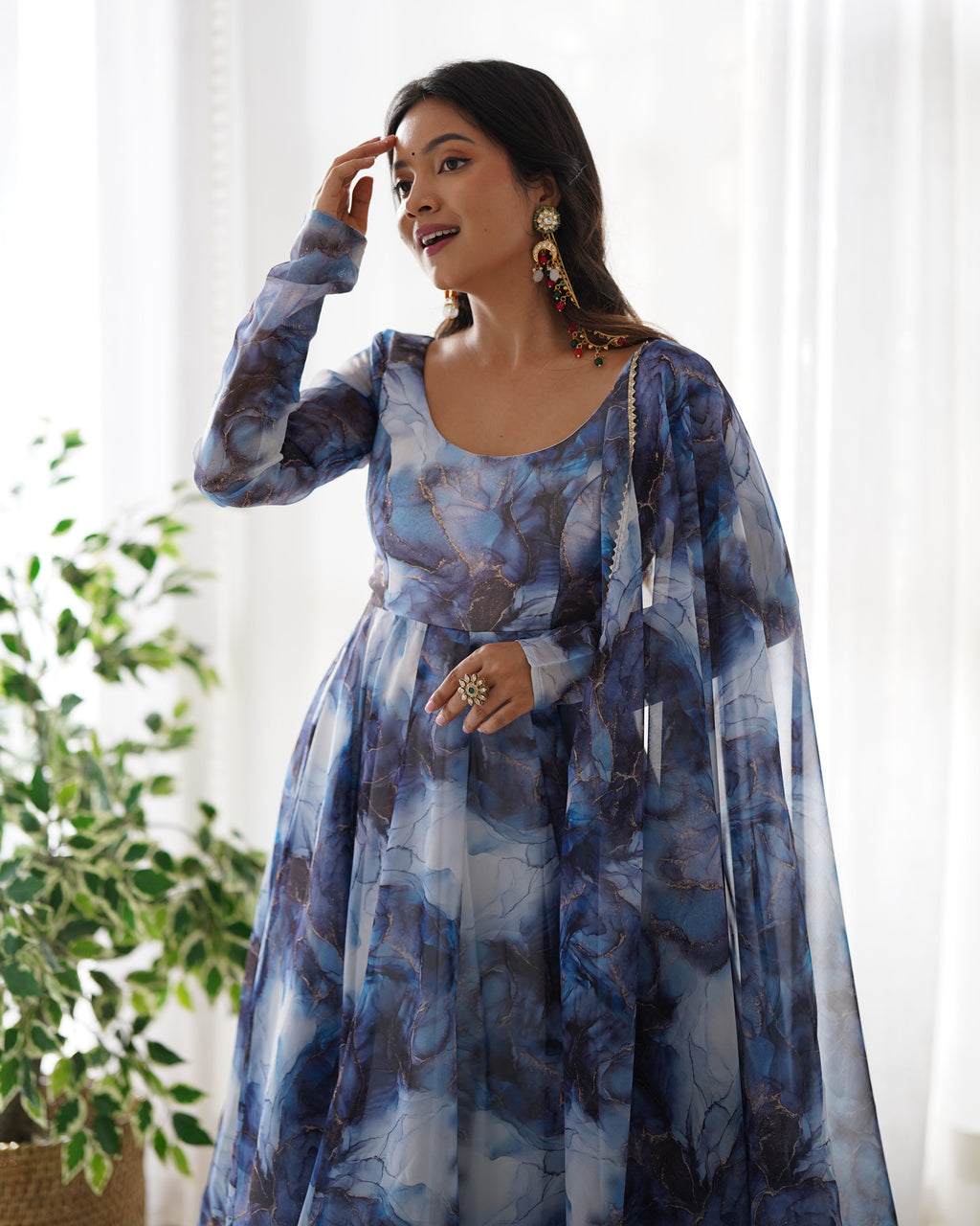 पार्टी वियर सुंदर अनारकली गाउन, पैंट और दुपट्टा