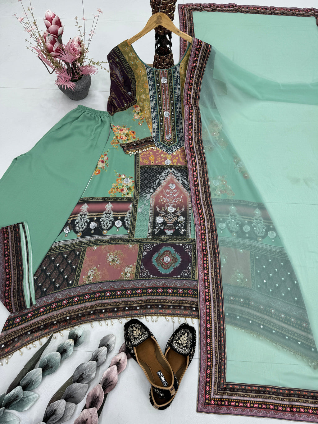 पार्टी वियर सुंदर टॉप बॉटम और दुपट्टा