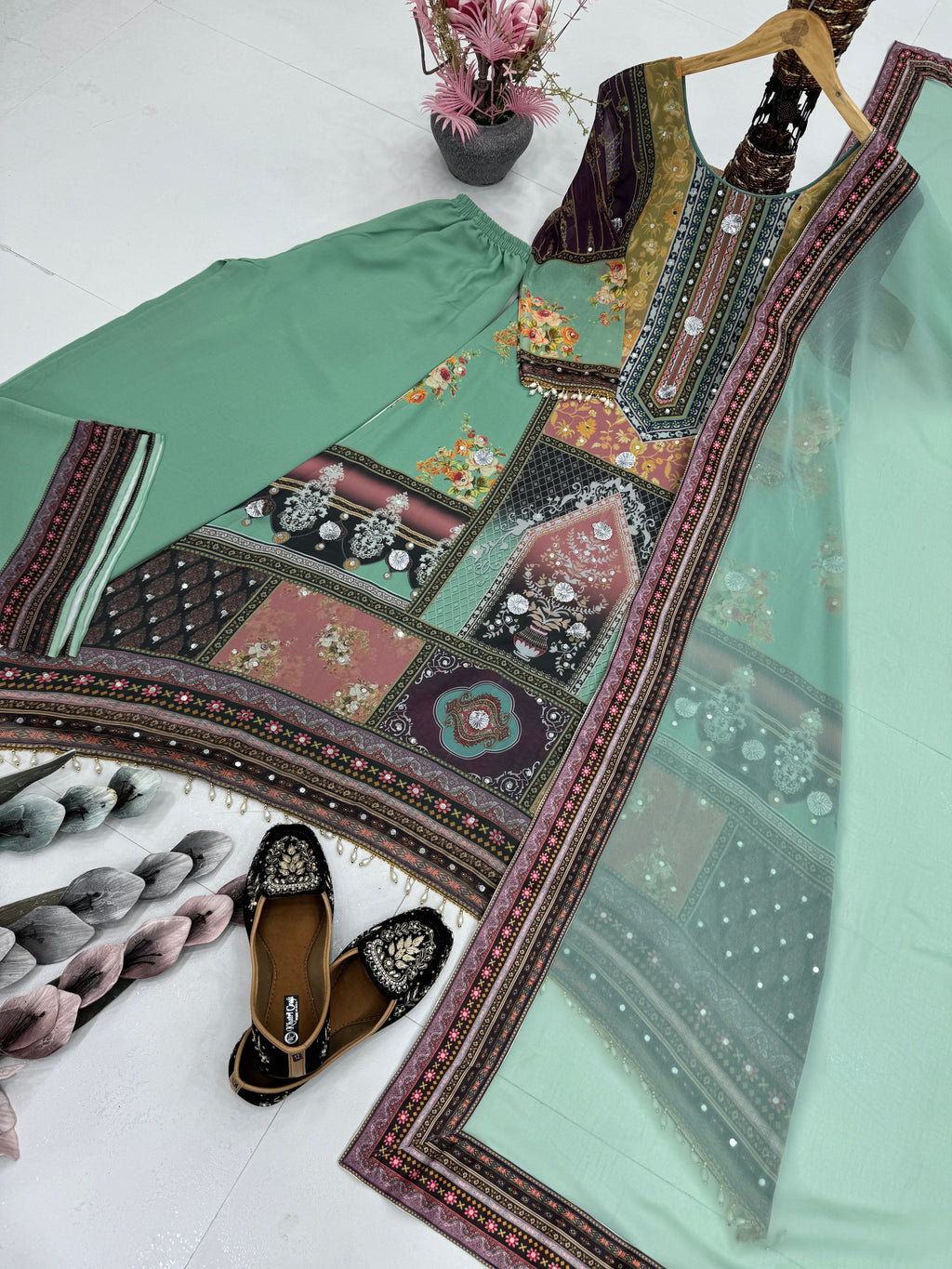 पार्टी वियर सुंदर टॉप बॉटम और दुपट्टा