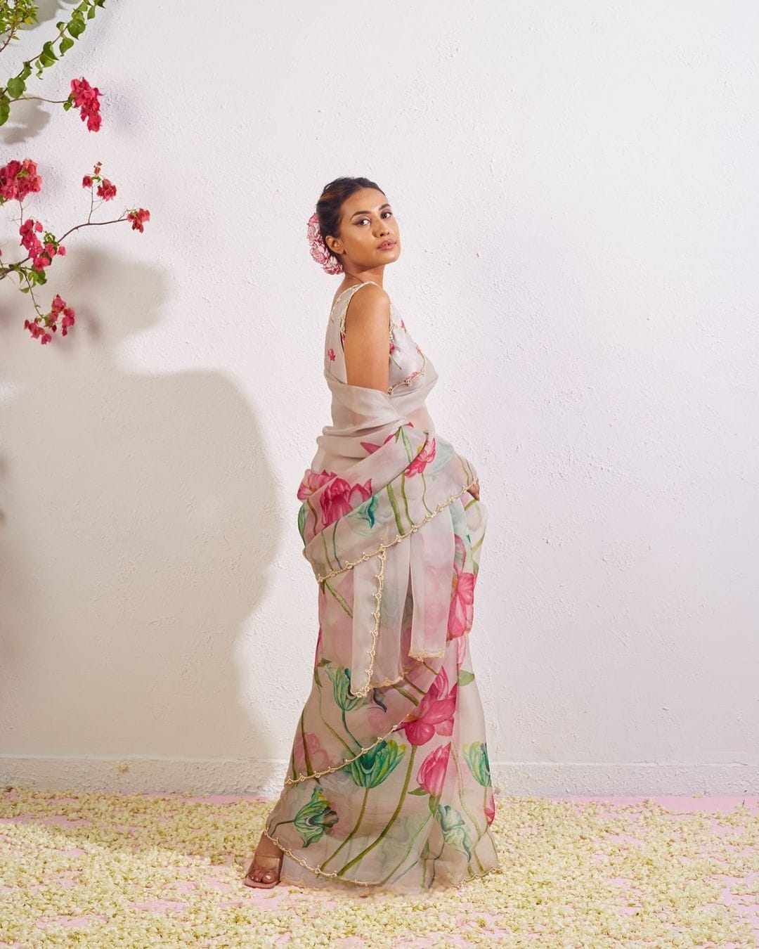 Party Wear Designer Saree With Beautiful Floral Print