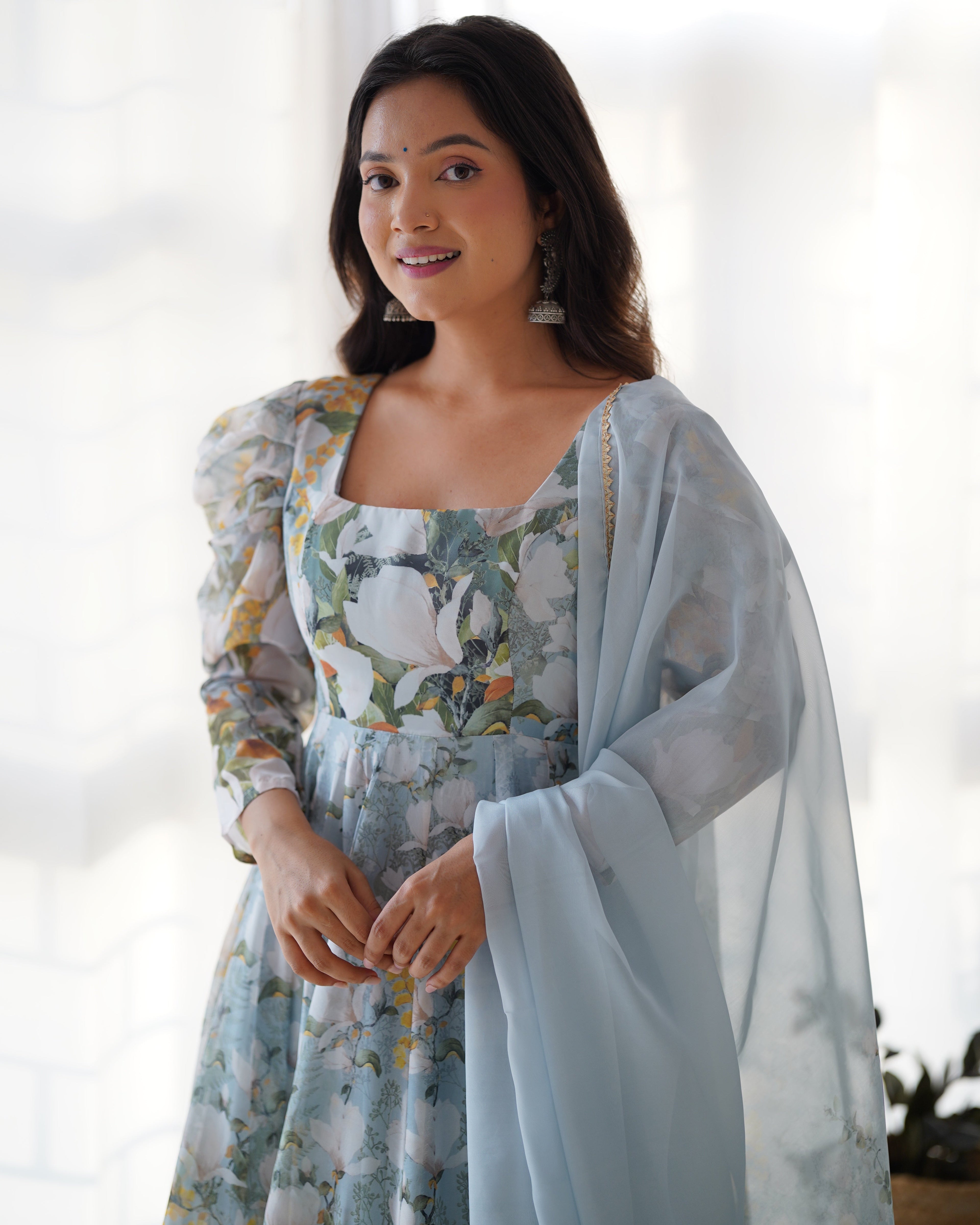 पार्टी वियर डिज़ाइनर अनारकली गाउन, पैंट और दुपट्टा