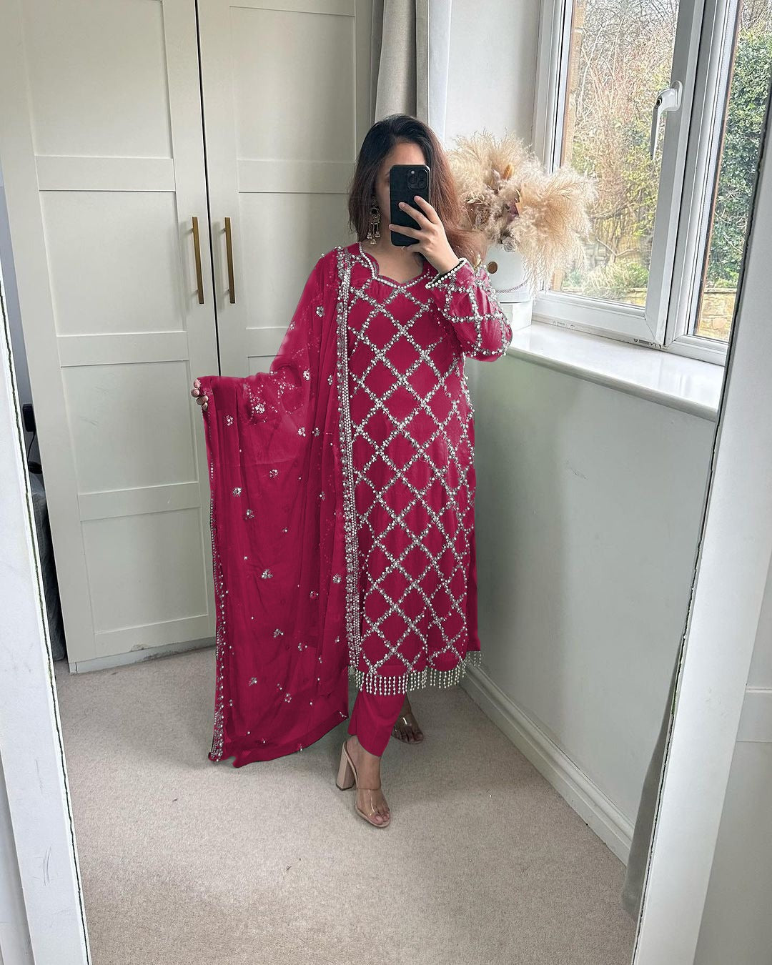 पार्टी वियर सुंदर टॉप बॉटम और फैंसी दुपट्टा