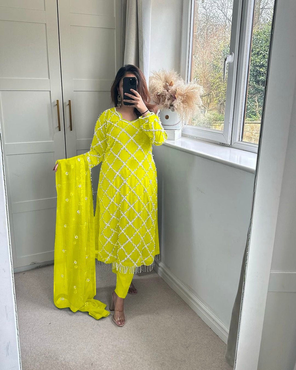 पार्टी वियर सुंदर टॉप बॉटम और फैंसी दुपट्टा