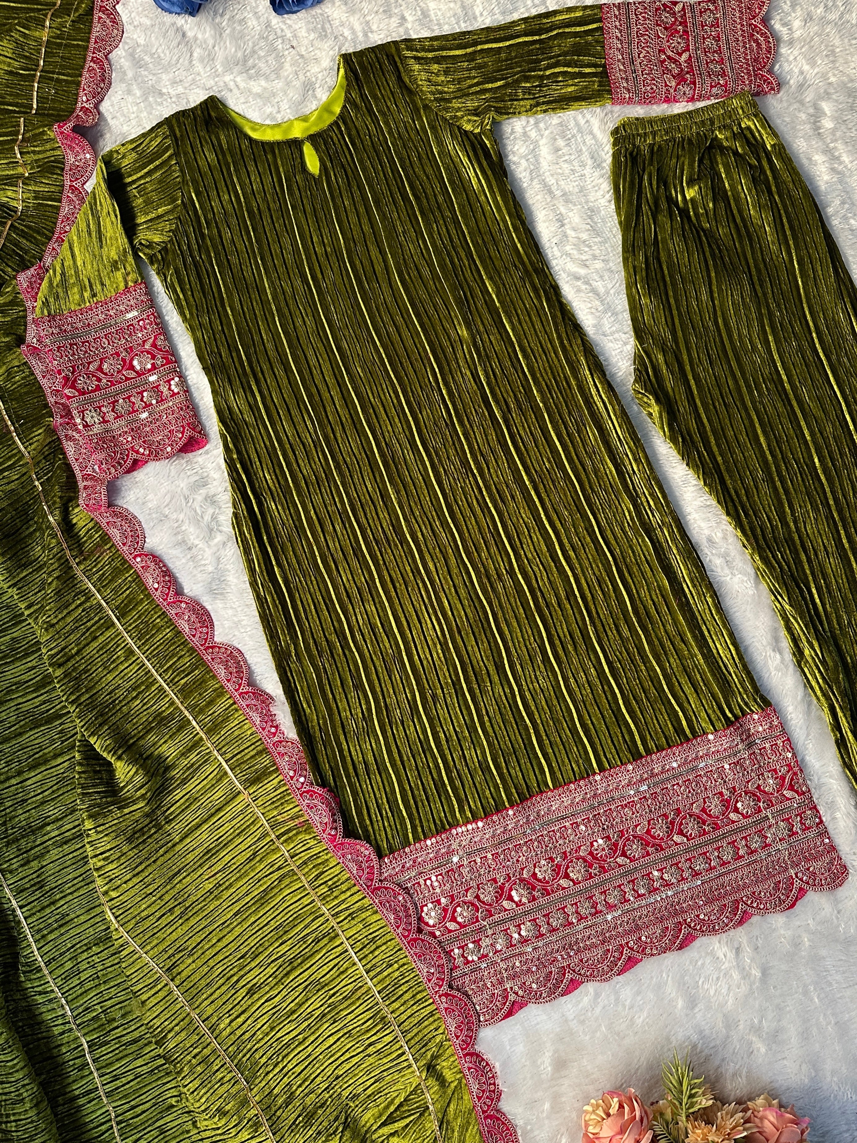 डिज़ाइनर पार्टी वियर टॉप बॉटम और दुपट्टा