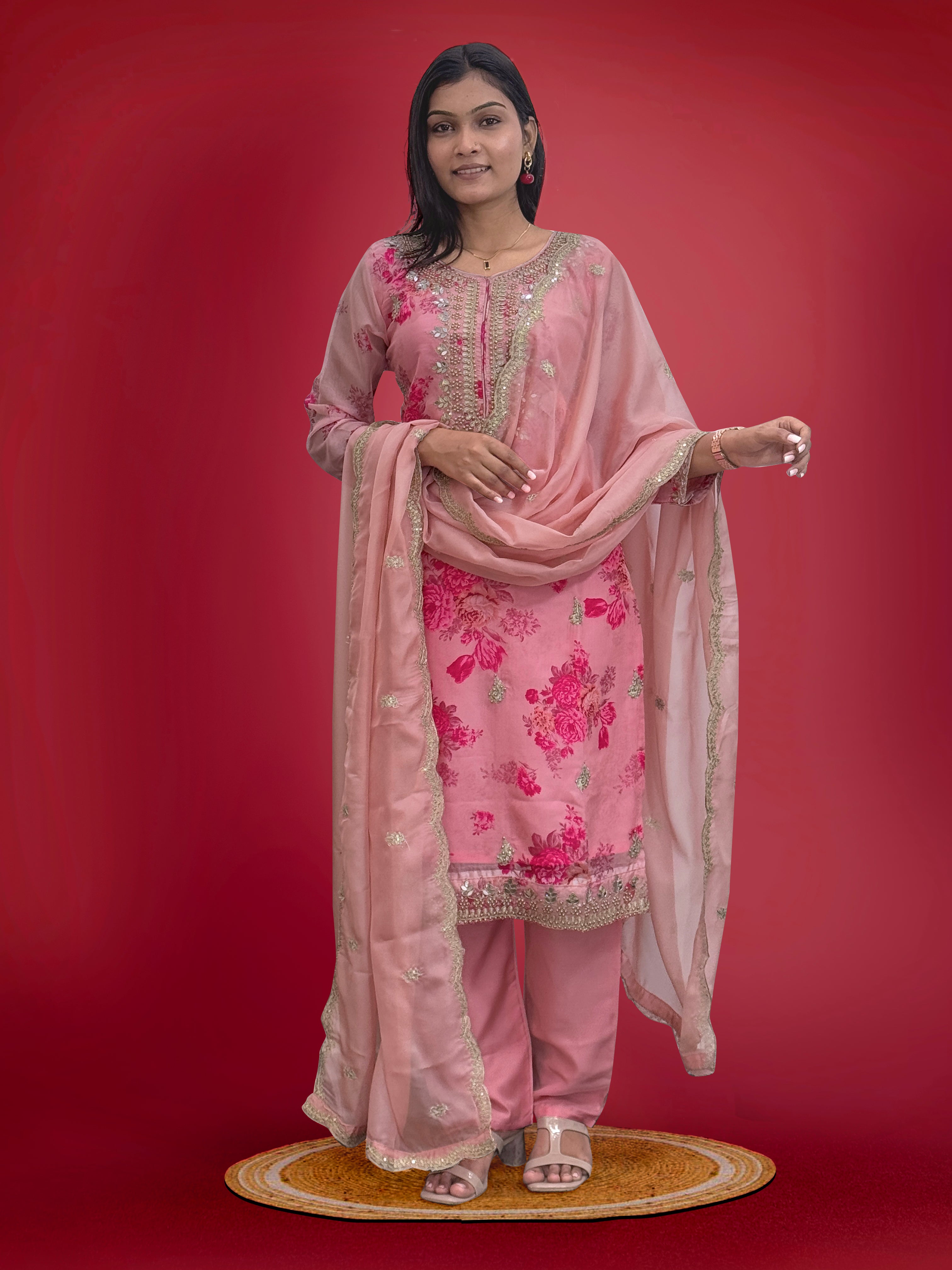 कढ़ाई कोडिंग डोरी-सीक्वेंस वर्क के साथ फैंसी टॉप-बॉटम और दुपट्टा