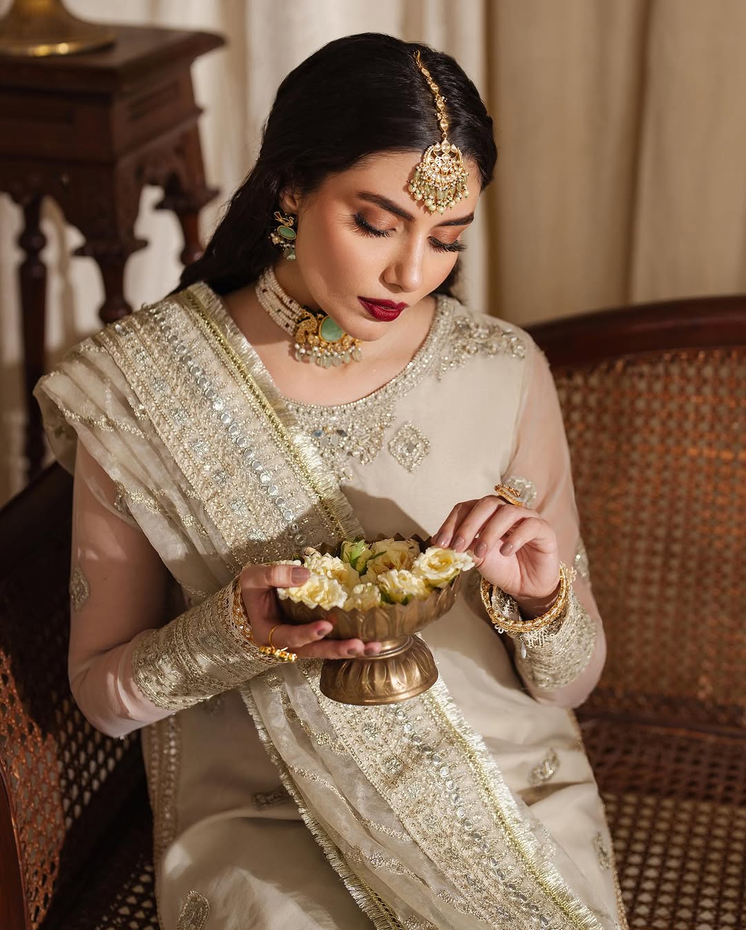 पार्टी वियर सुंदर हाथ से बना शरारा सेट