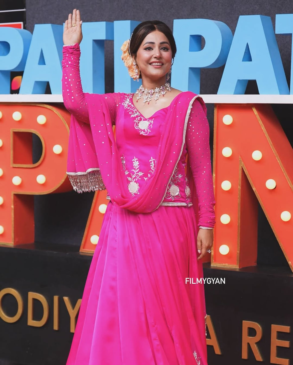 पार्टी वियर लुक खूबसूरत टॉप-लहंगा और दुपट्टा