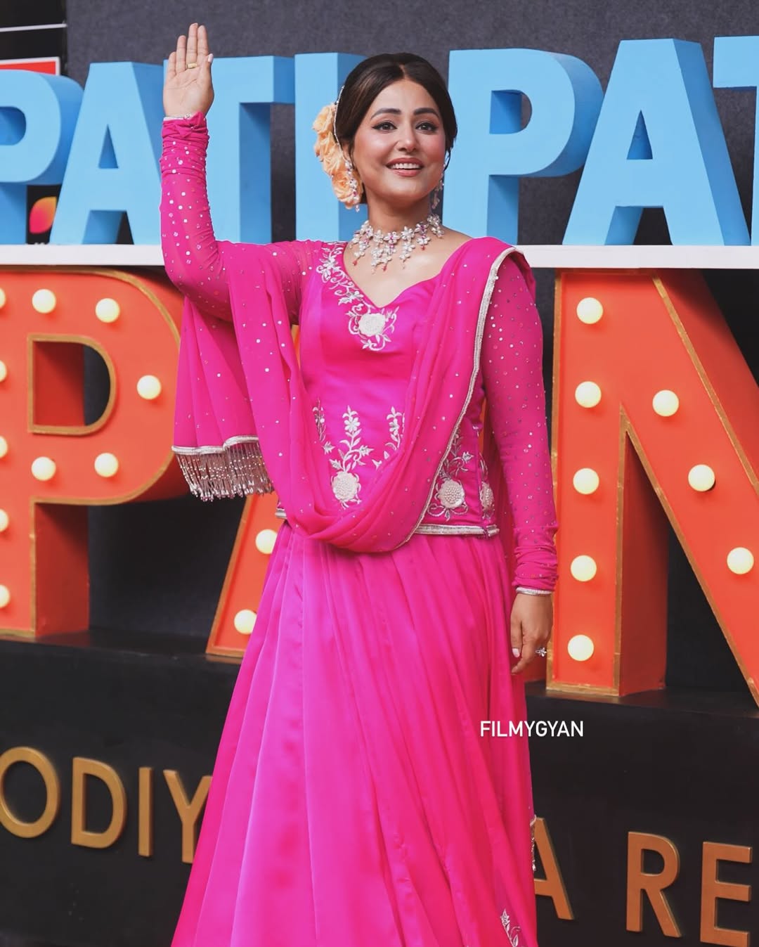 पार्टी वियर लुक खूबसूरत टॉप-लहंगा और दुपट्टा