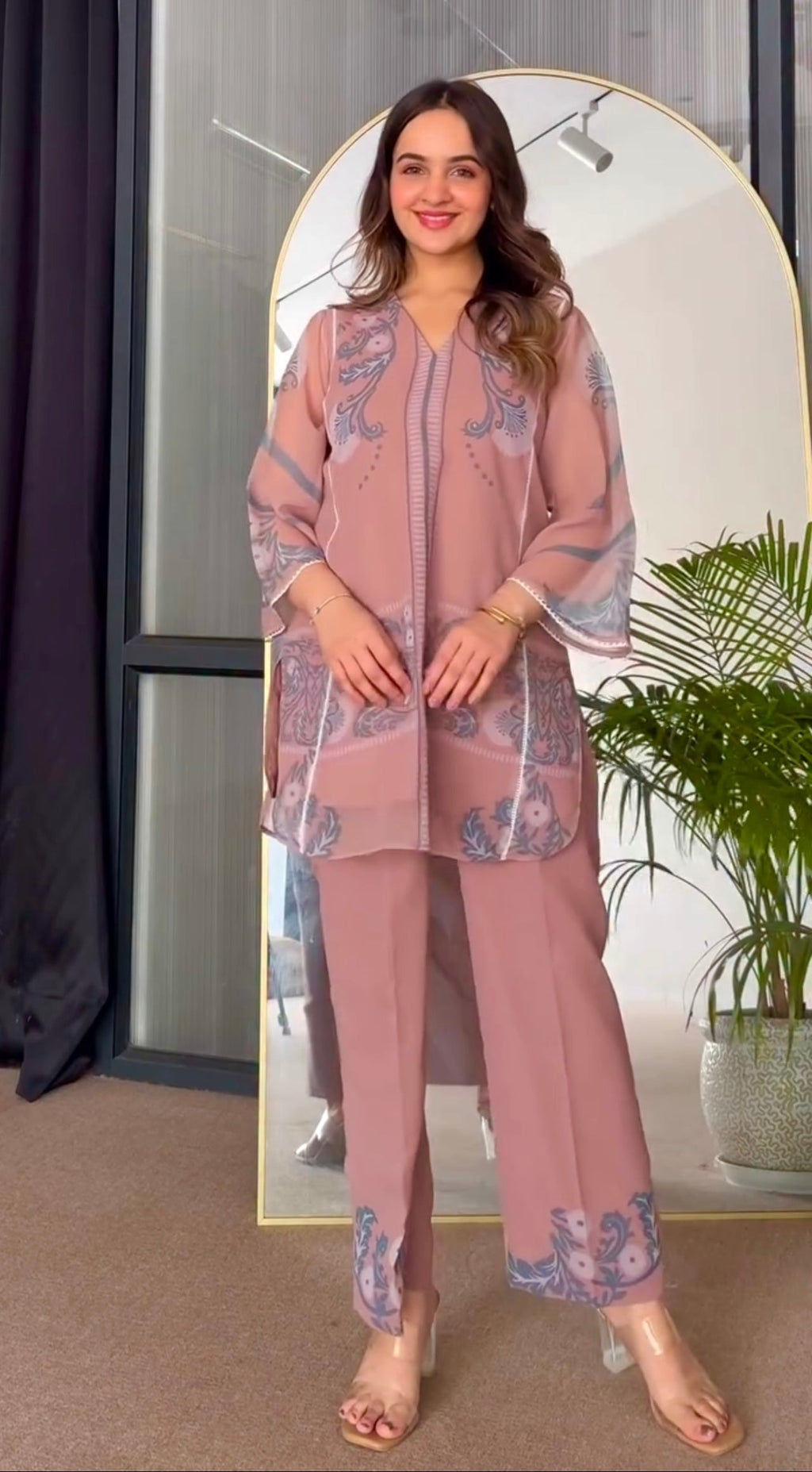 डिज़ाइनर पार्टी वियर लुक टॉप और प्लाज़ो को-ऑर्ड्स सेट