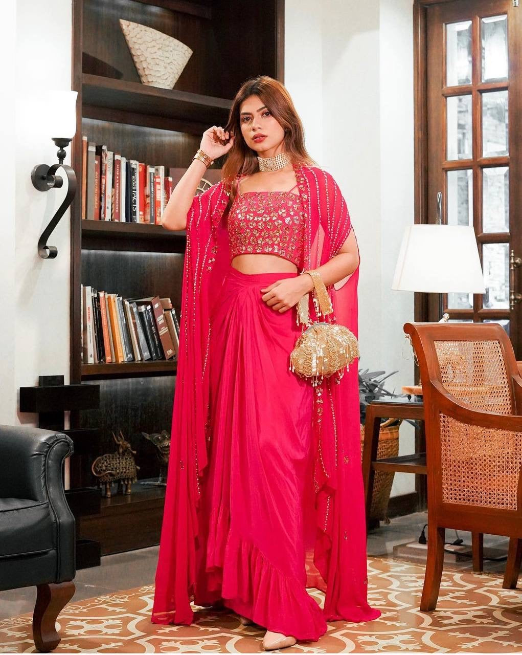 सीक्वेंस, ज़री और पेपर वर्क के साथ पार्टी वियर खूबसूरत इंडो वेस्टर्न