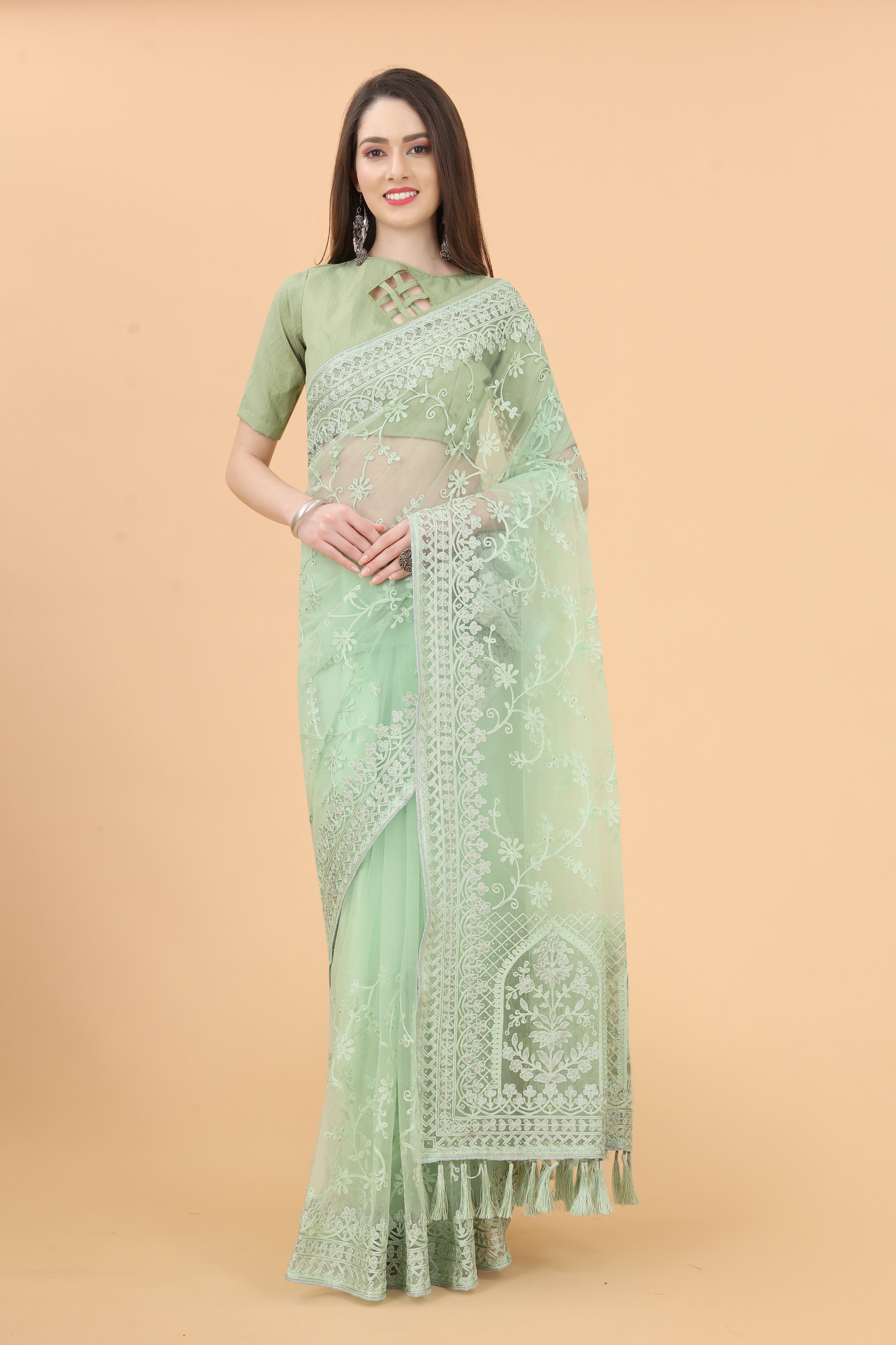 डायमंड वर्क वाली पार्टी वियर डिज़ाइनर साड़ी