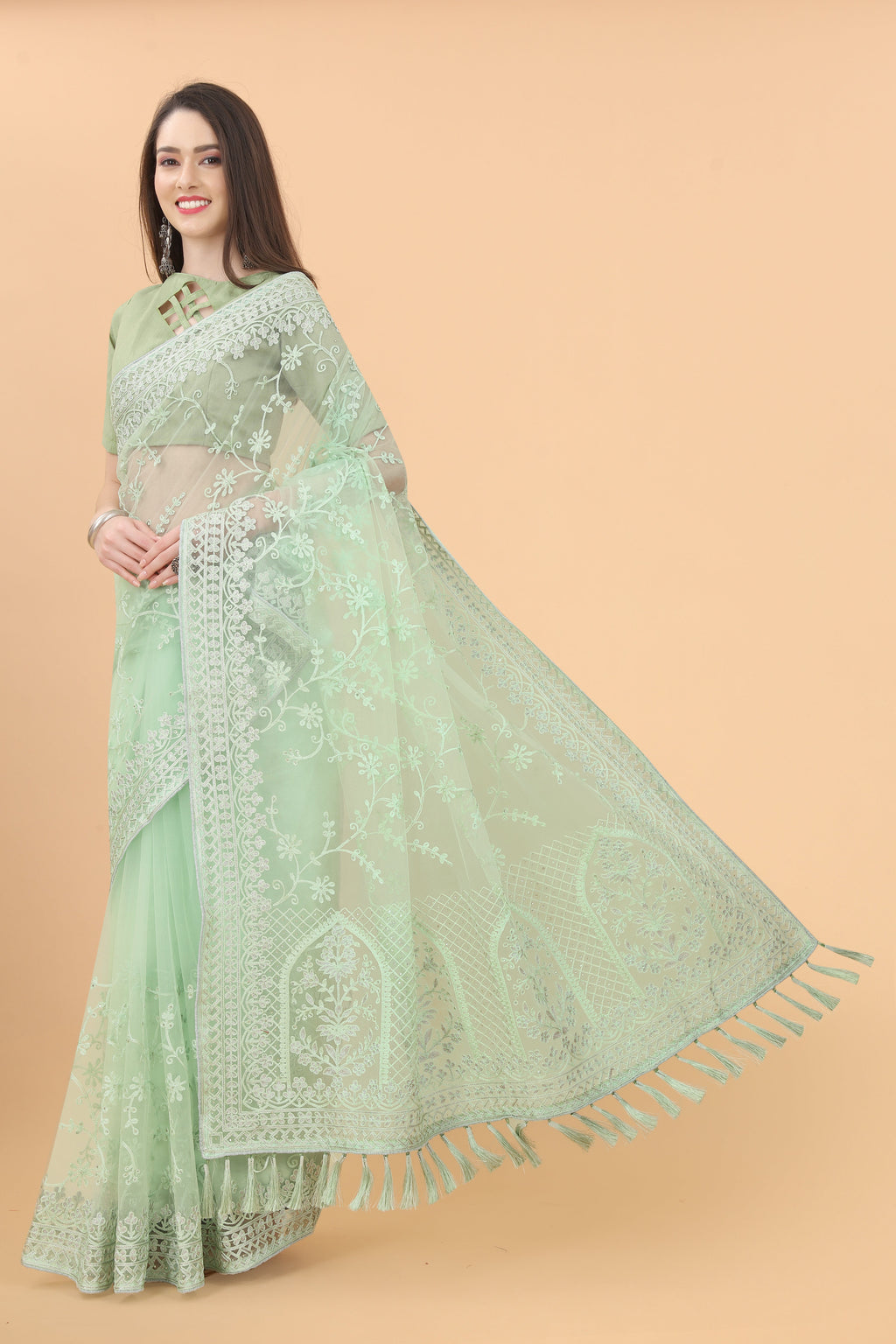 डायमंड वर्क वाली पार्टी वियर डिज़ाइनर साड़ी