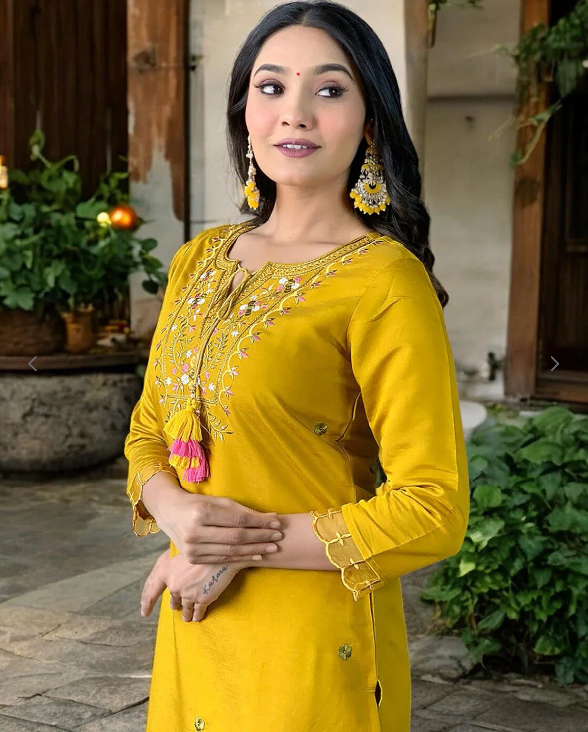 डिज़ाइनर पार्टी वियर टॉप और पैंट फैंसी दुपट्टे के साथ