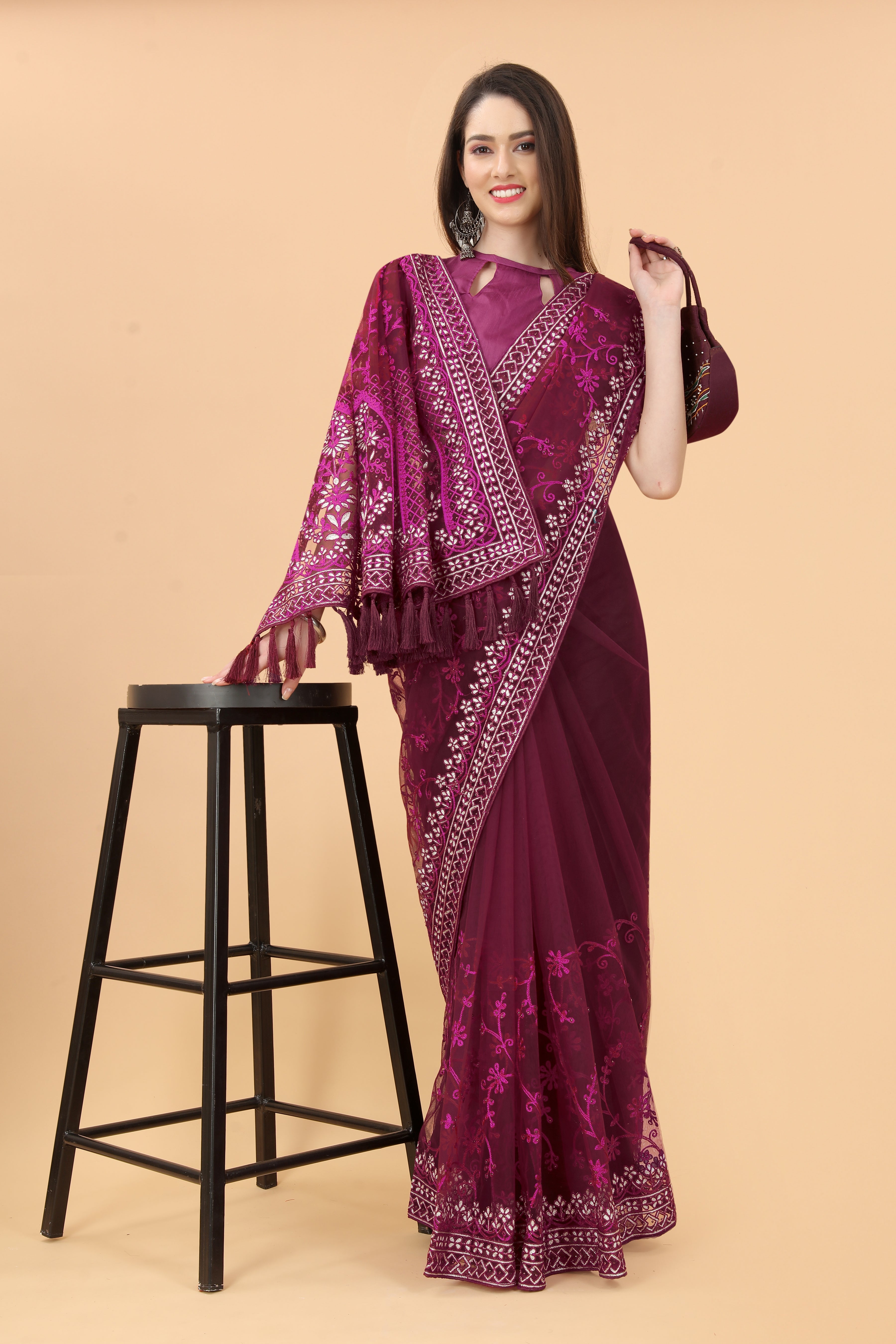 डायमंड वर्क वाली पार्टी वियर डिज़ाइनर साड़ी