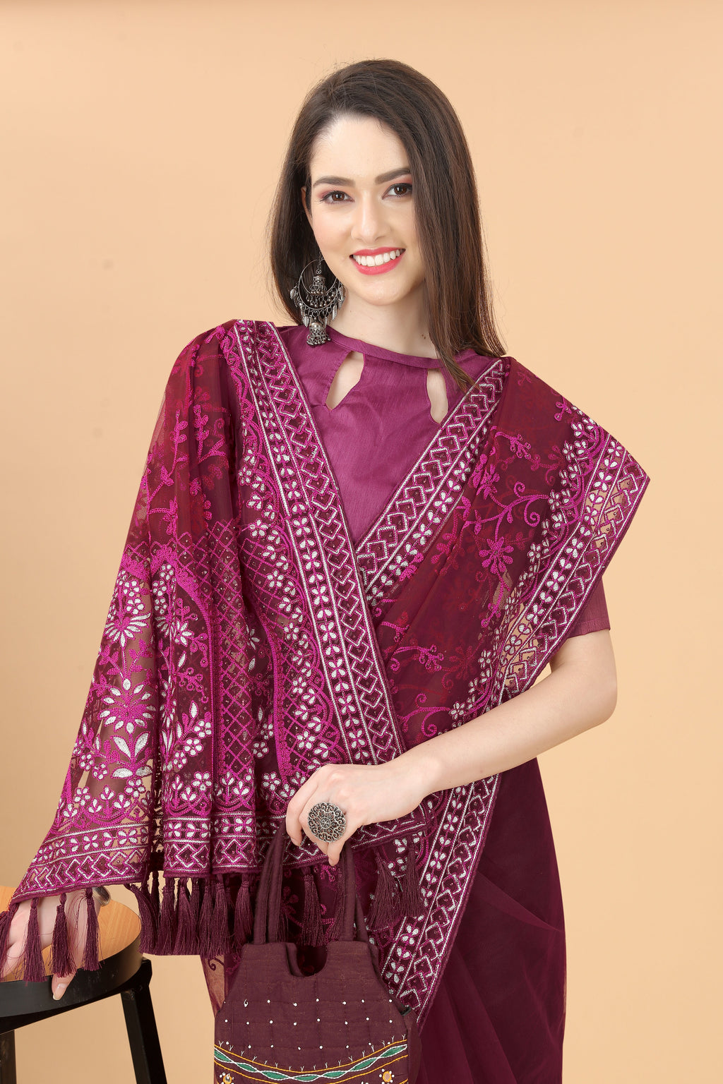 डायमंड वर्क वाली पार्टी वियर डिज़ाइनर साड़ी