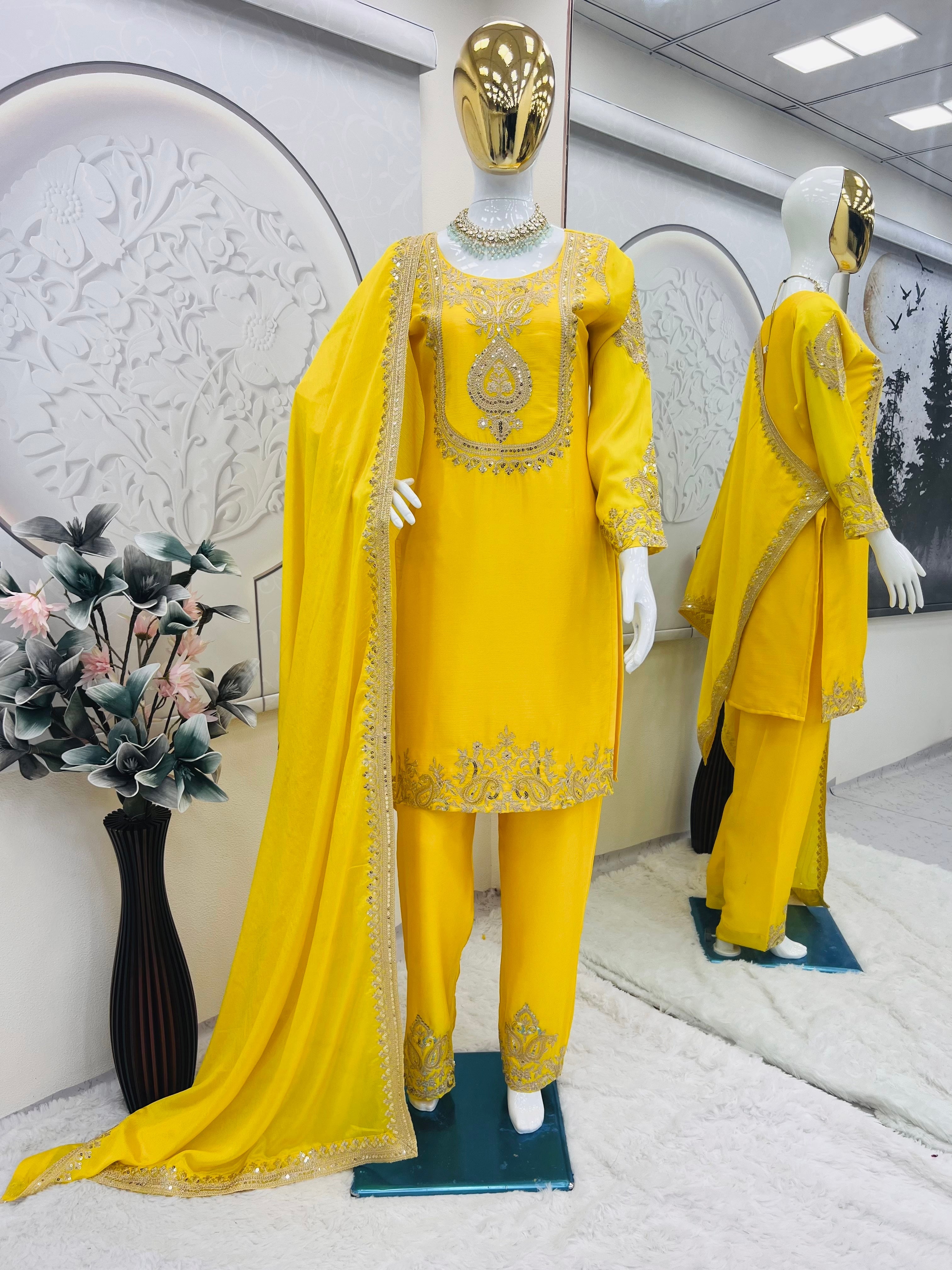 कढ़ाई कोडिंग और सेक्विन वर्क के साथ पार्टी वियर लुक सूट सेट