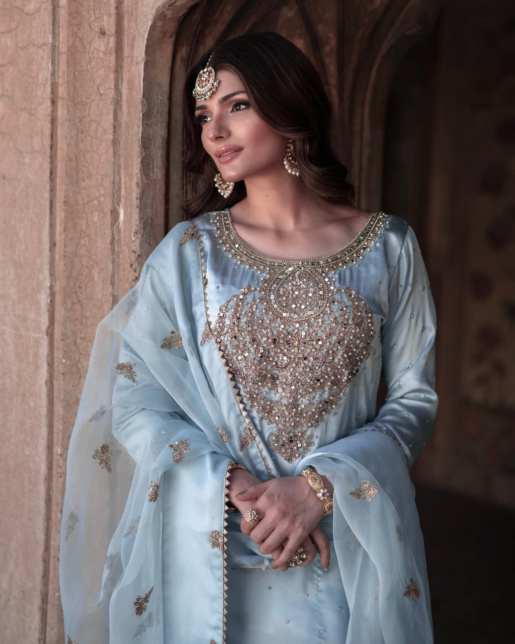 पार्टी वियर खूबसूरत टॉप-बॉटम और फैंसी दुपट्टा