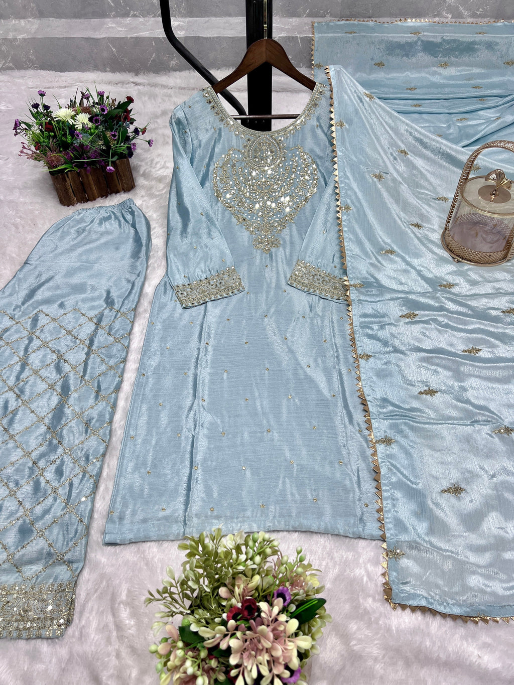 पार्टी वियर खूबसूरत टॉप-बॉटम और फैंसी दुपट्टा