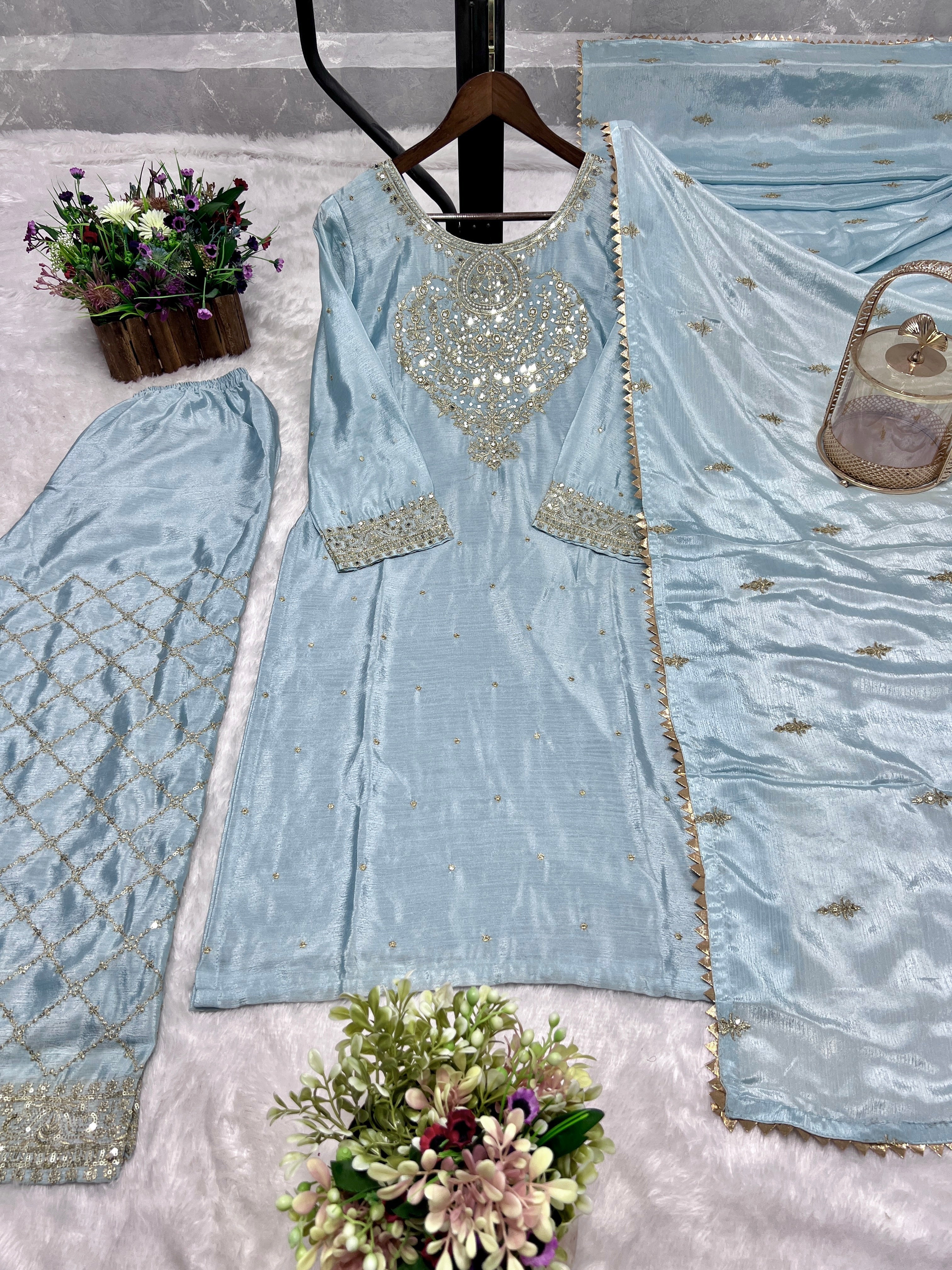 पार्टी वियर खूबसूरत टॉप-बॉटम और फैंसी दुपट्टा